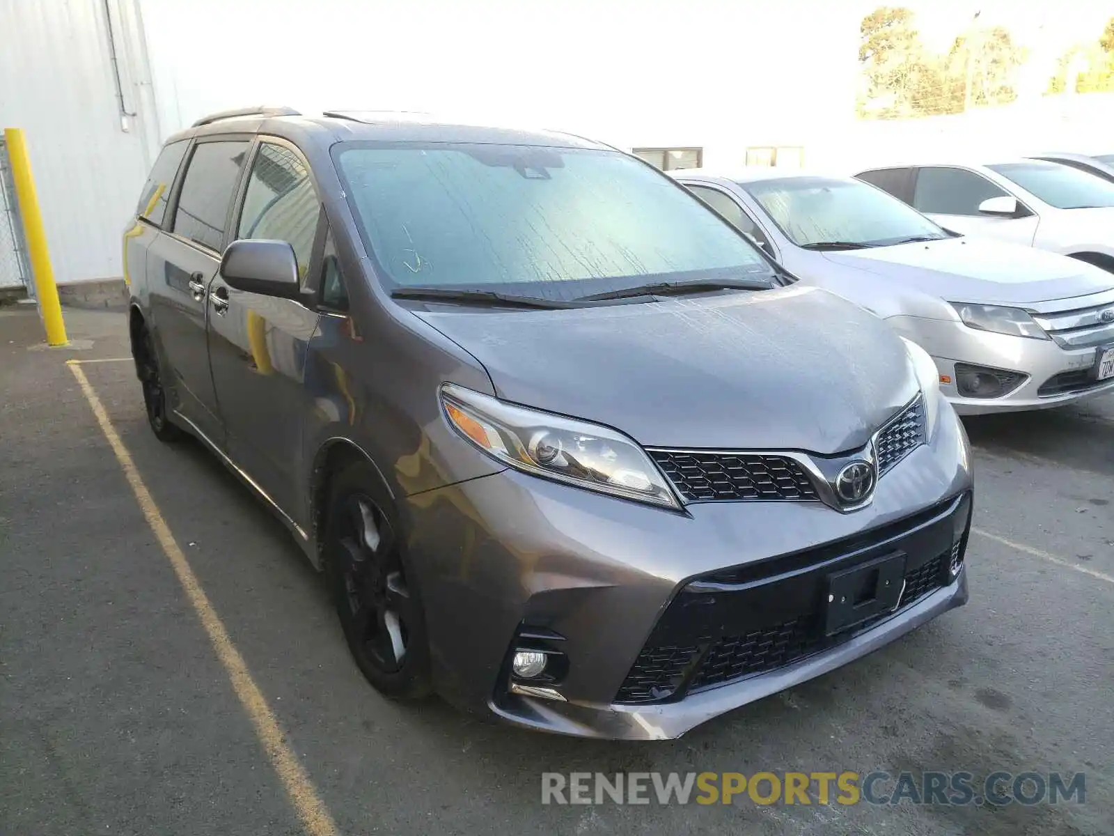 1 Photograph of a damaged car 5TDXZ3DC5KS987561 TOYOTA SIENNA 2019