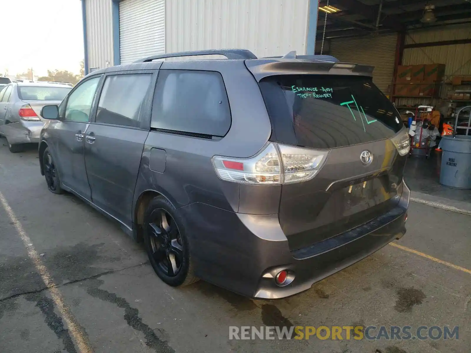 3 Фотография поврежденного автомобиля 5TDXZ3DC5KS987561 TOYOTA SIENNA 2019