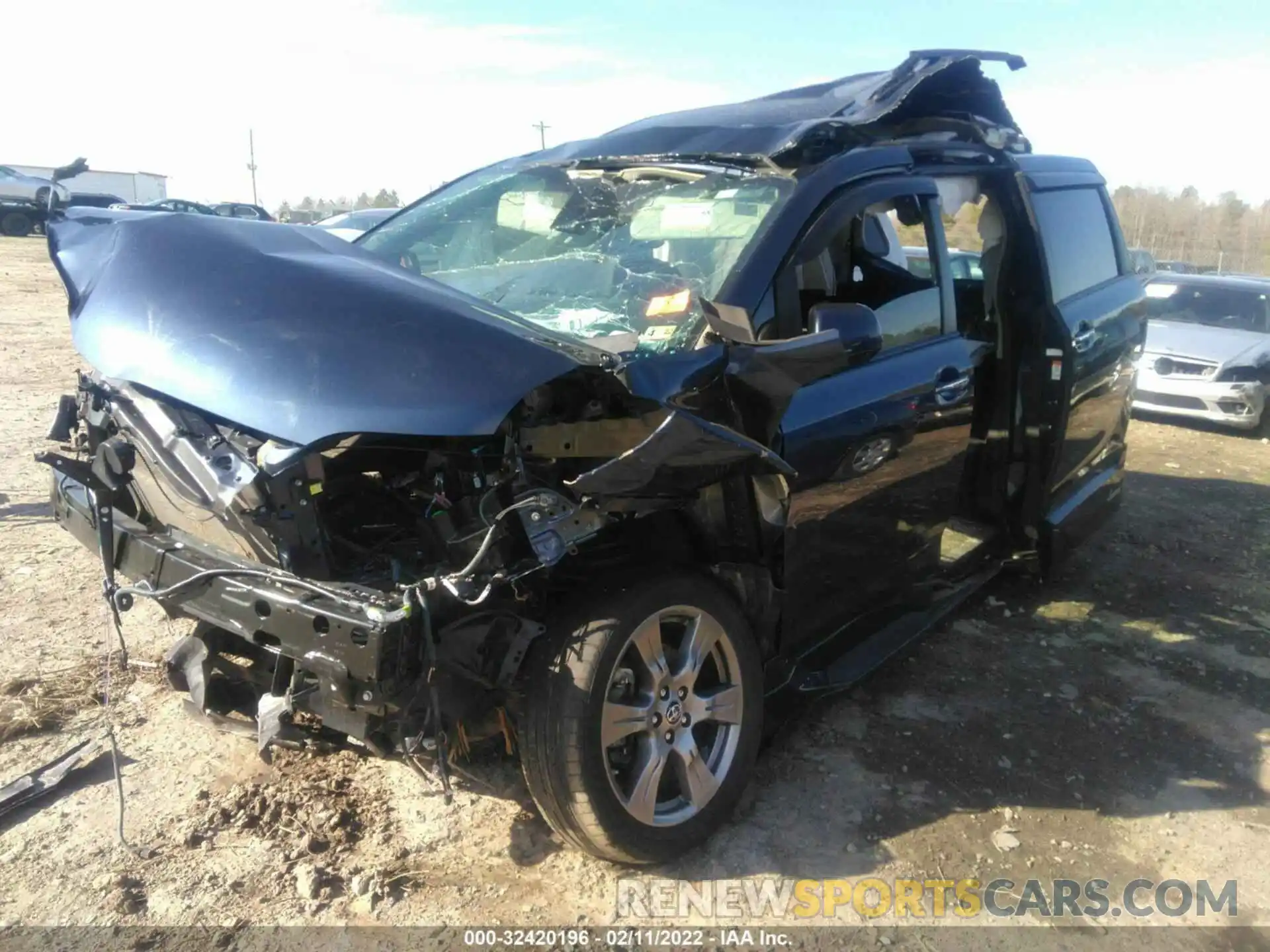 2 Photograph of a damaged car 5TDXZ3DC5KS990346 TOYOTA SIENNA 2019