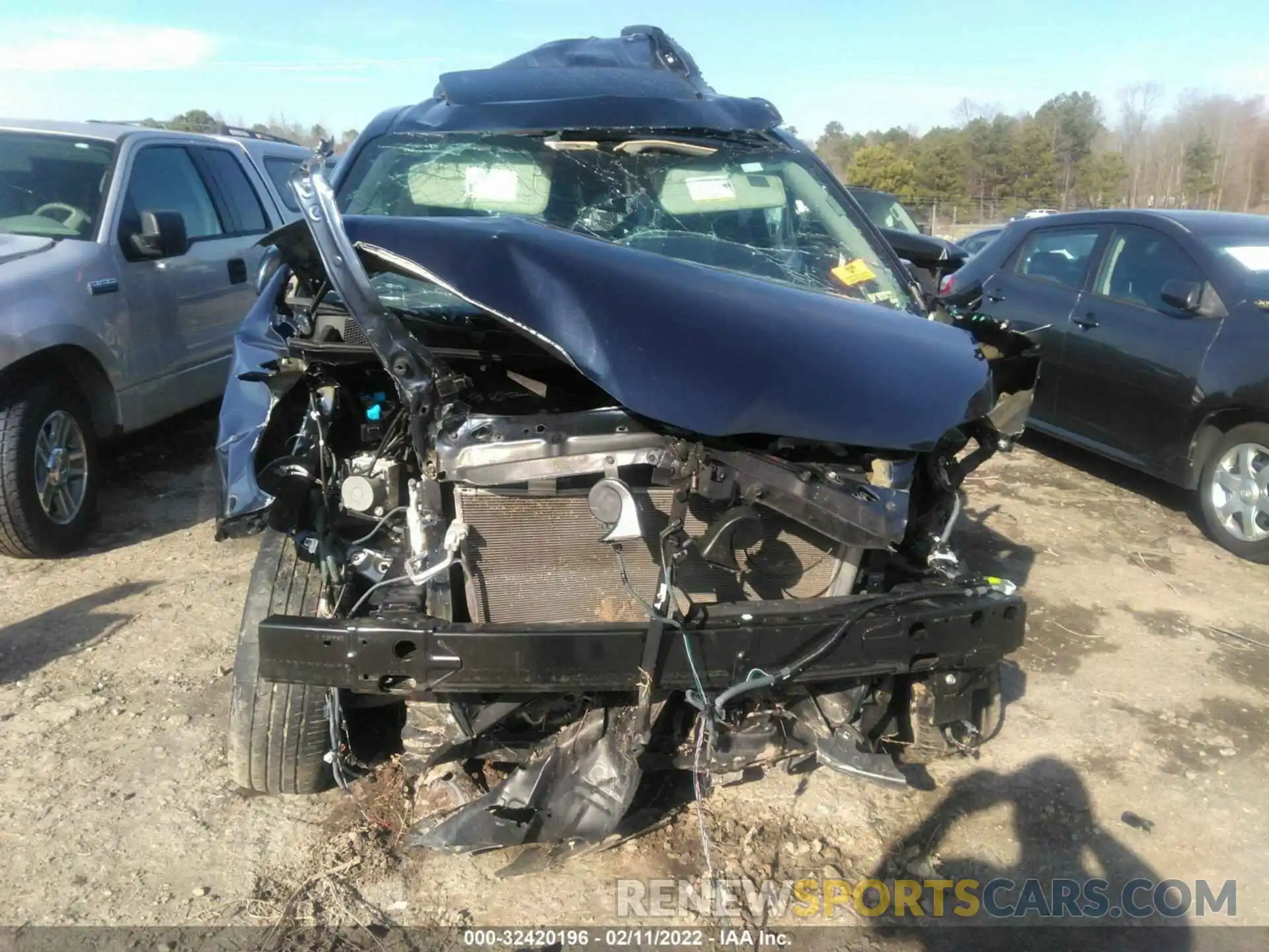 6 Photograph of a damaged car 5TDXZ3DC5KS990346 TOYOTA SIENNA 2019