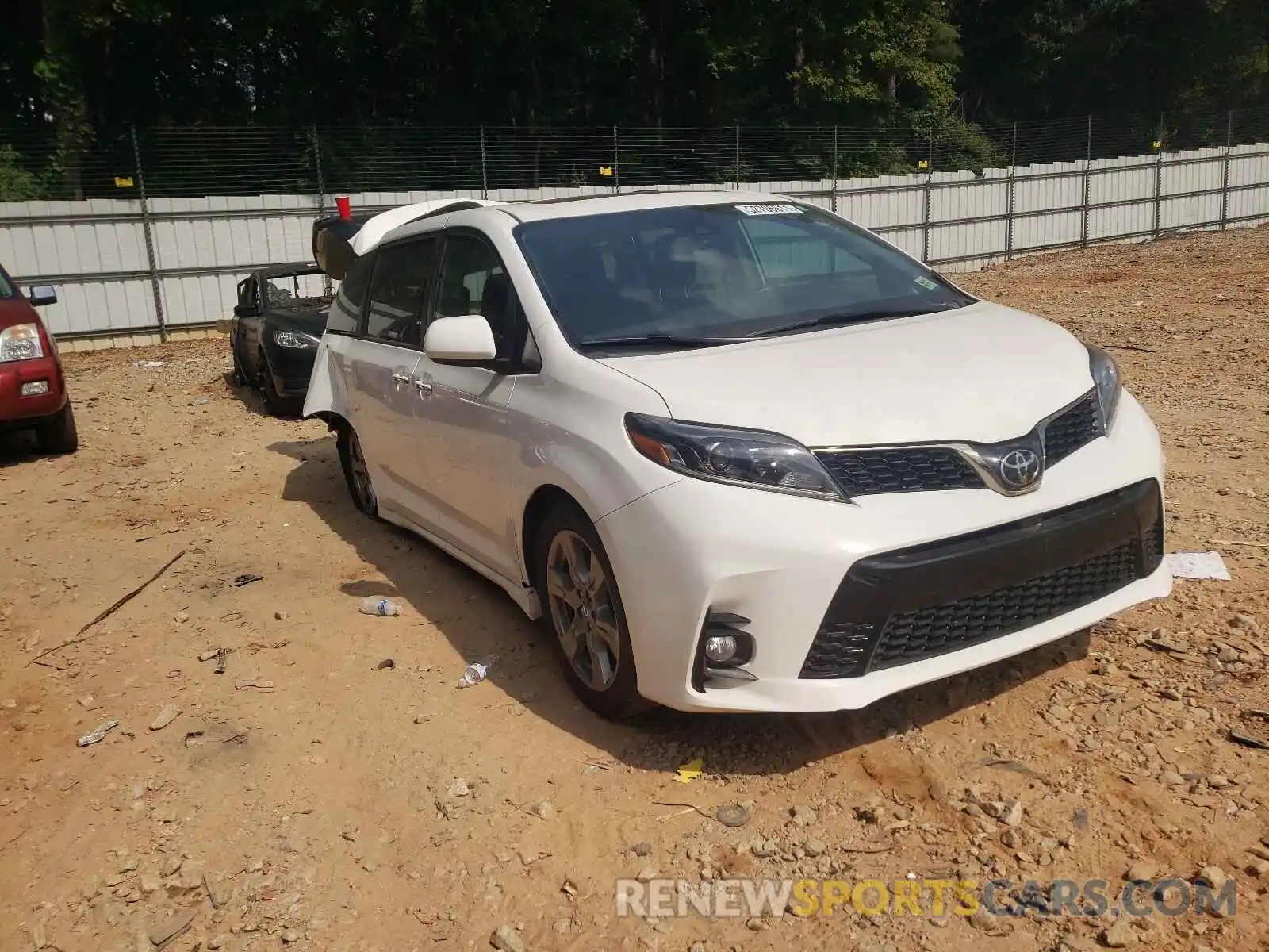 1 Photograph of a damaged car 5TDXZ3DC5KS998429 TOYOTA SIENNA 2019