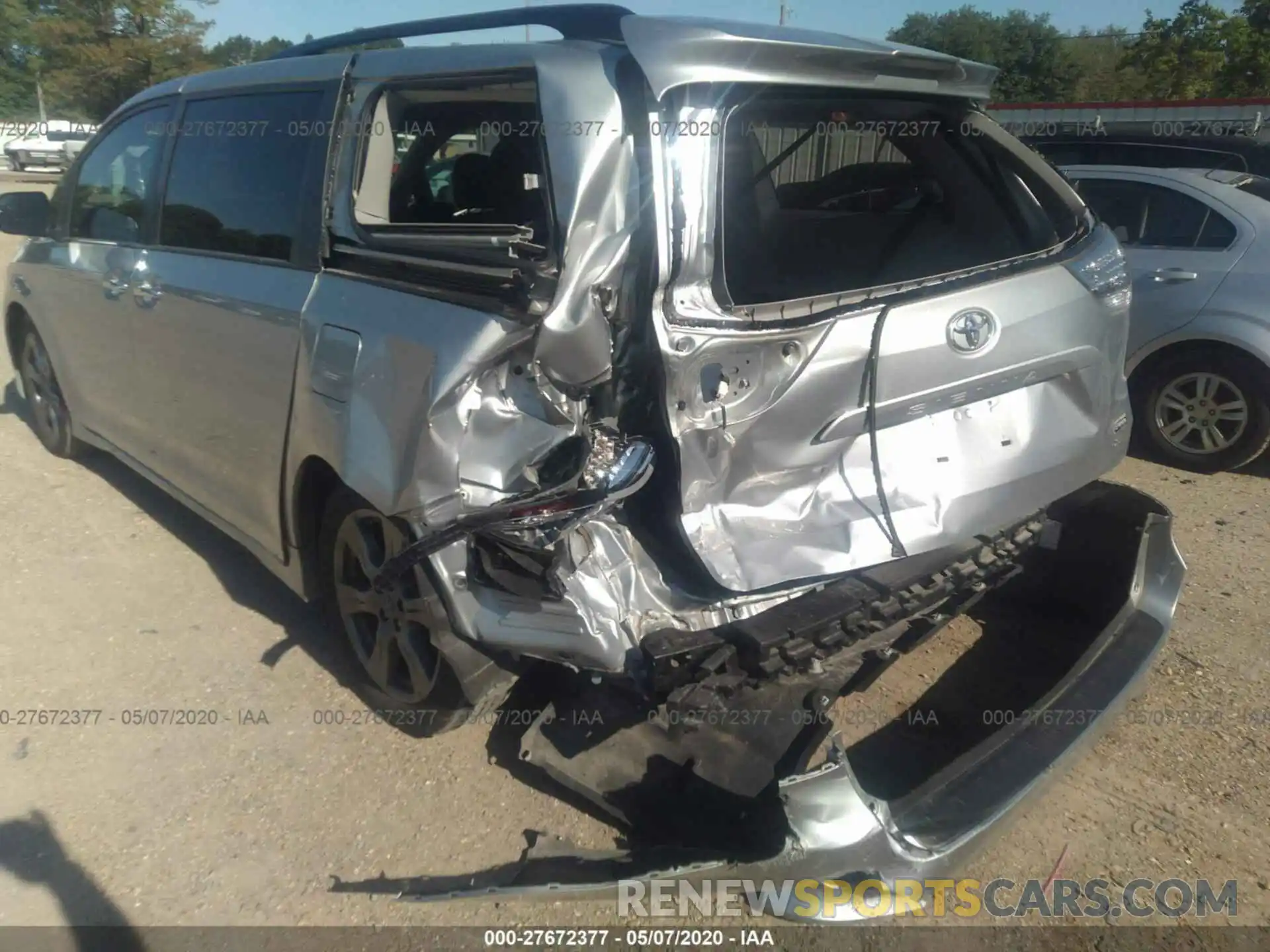 6 Photograph of a damaged car 5TDXZ3DC6KS972230 TOYOTA SIENNA 2019