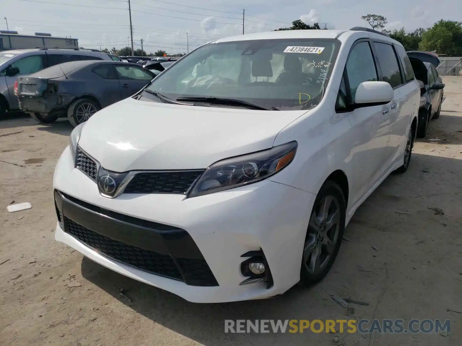 2 Photograph of a damaged car 5TDXZ3DC6KS978917 TOYOTA SIENNA 2019