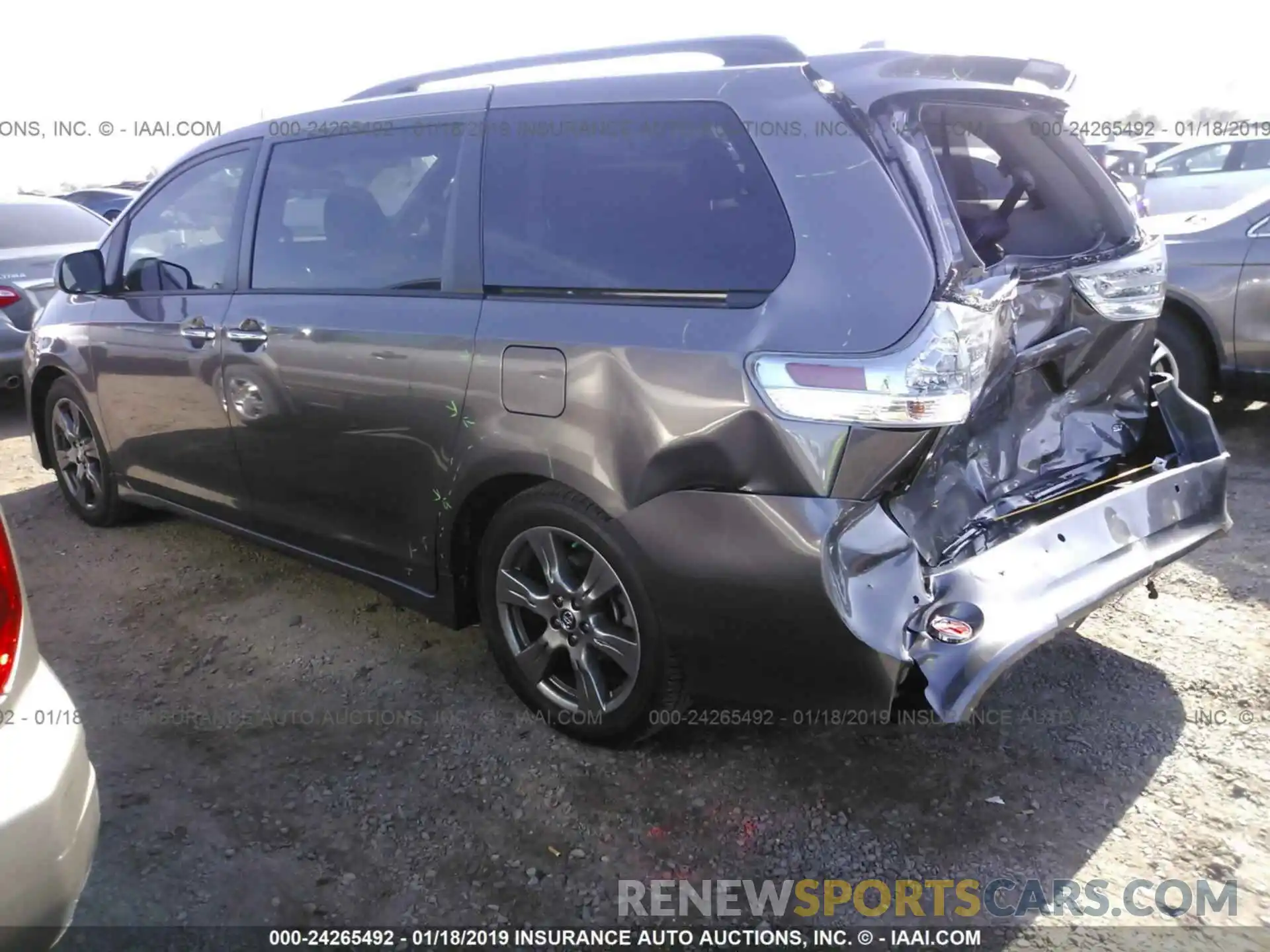 3 Photograph of a damaged car 5TDXZ3DC6KS980473 TOYOTA SIENNA 2019