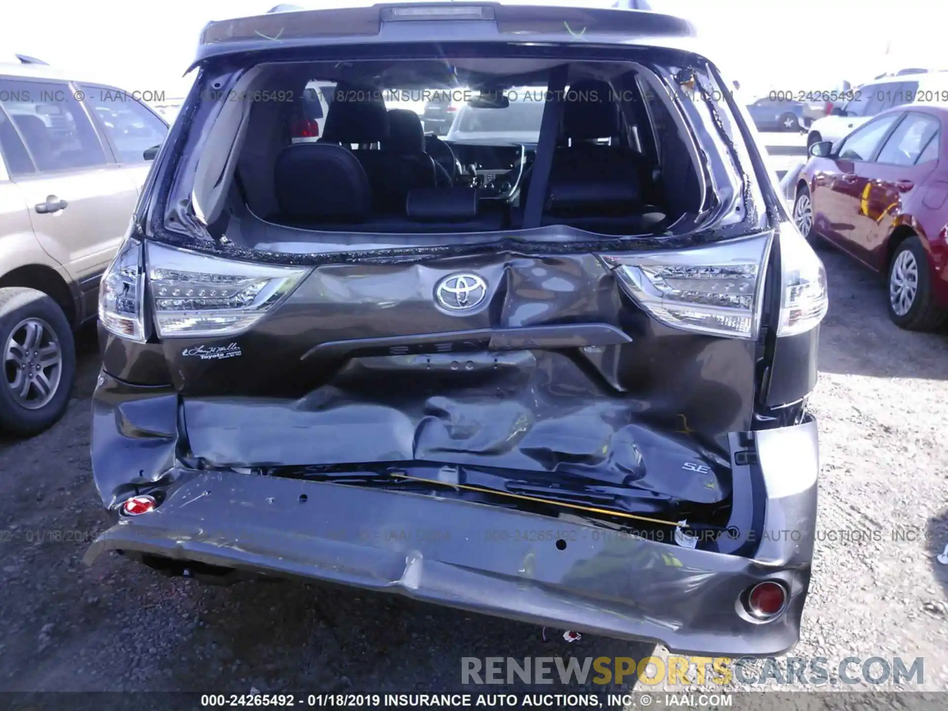 6 Photograph of a damaged car 5TDXZ3DC6KS980473 TOYOTA SIENNA 2019