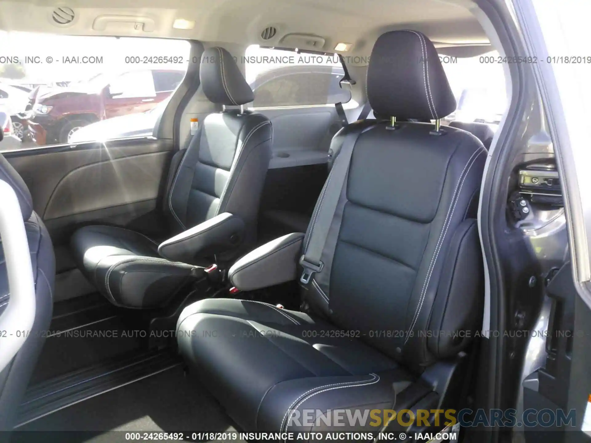 8 Фотография поврежденного автомобиля 5TDXZ3DC6KS980473 TOYOTA SIENNA 2019