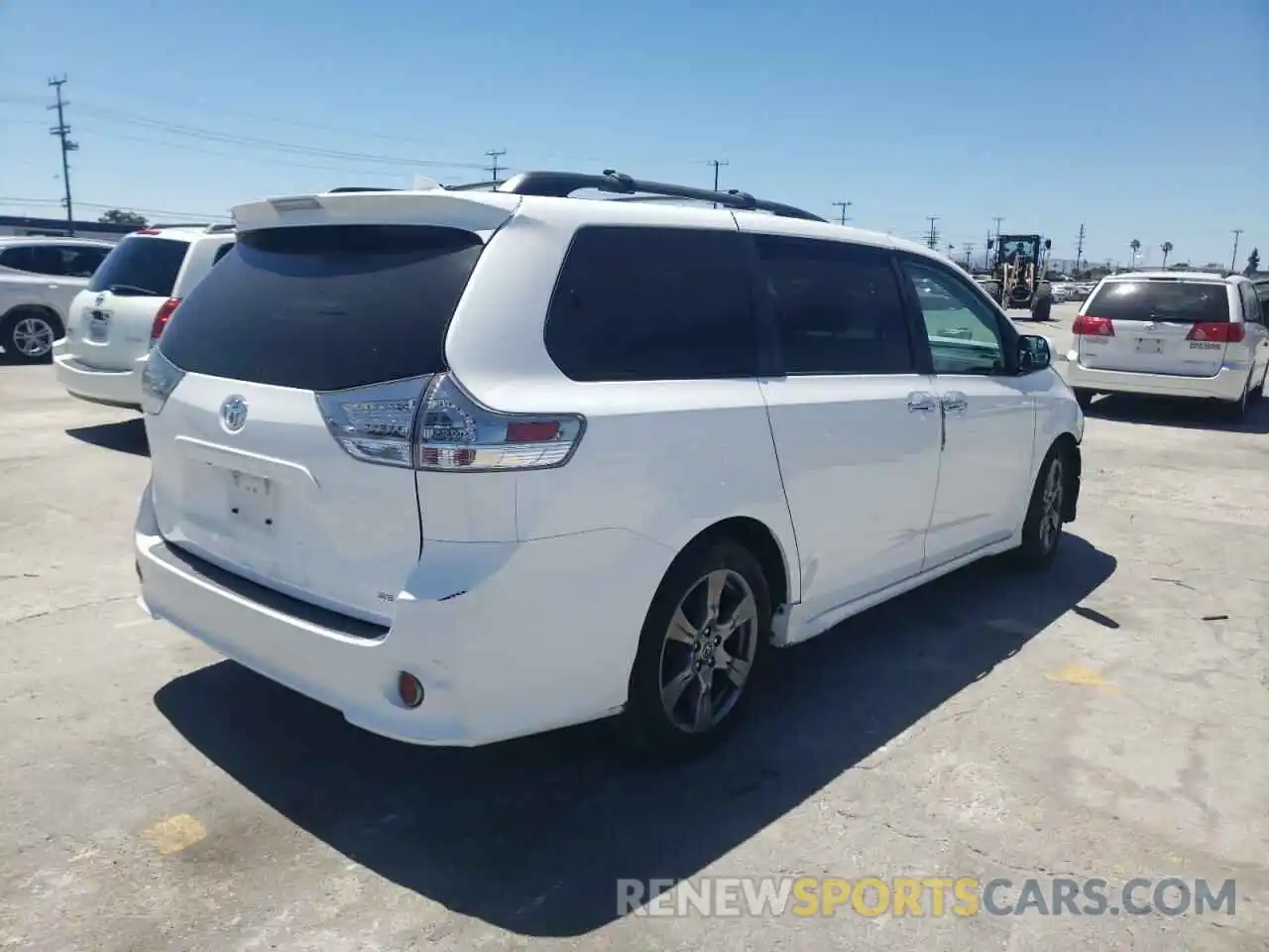 4 Фотография поврежденного автомобиля 5TDXZ3DC6KS980702 TOYOTA SIENNA 2019