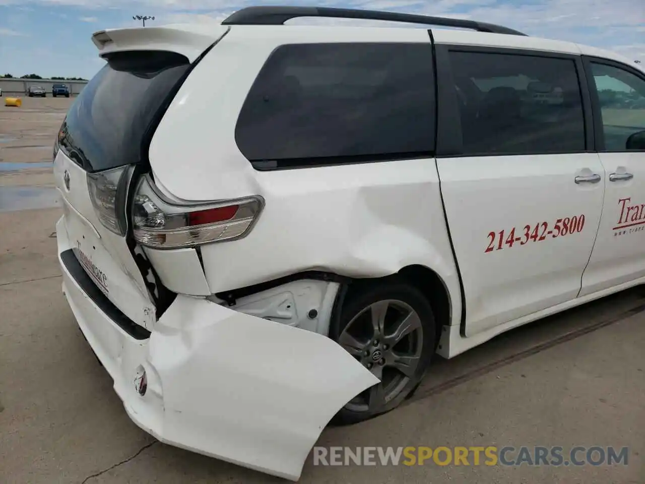 9 Photograph of a damaged car 5TDXZ3DC6KS984622 TOYOTA SIENNA 2019