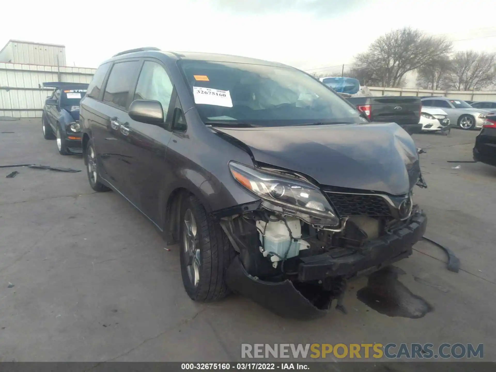 1 Photograph of a damaged car 5TDXZ3DC6KS985611 TOYOTA SIENNA 2019