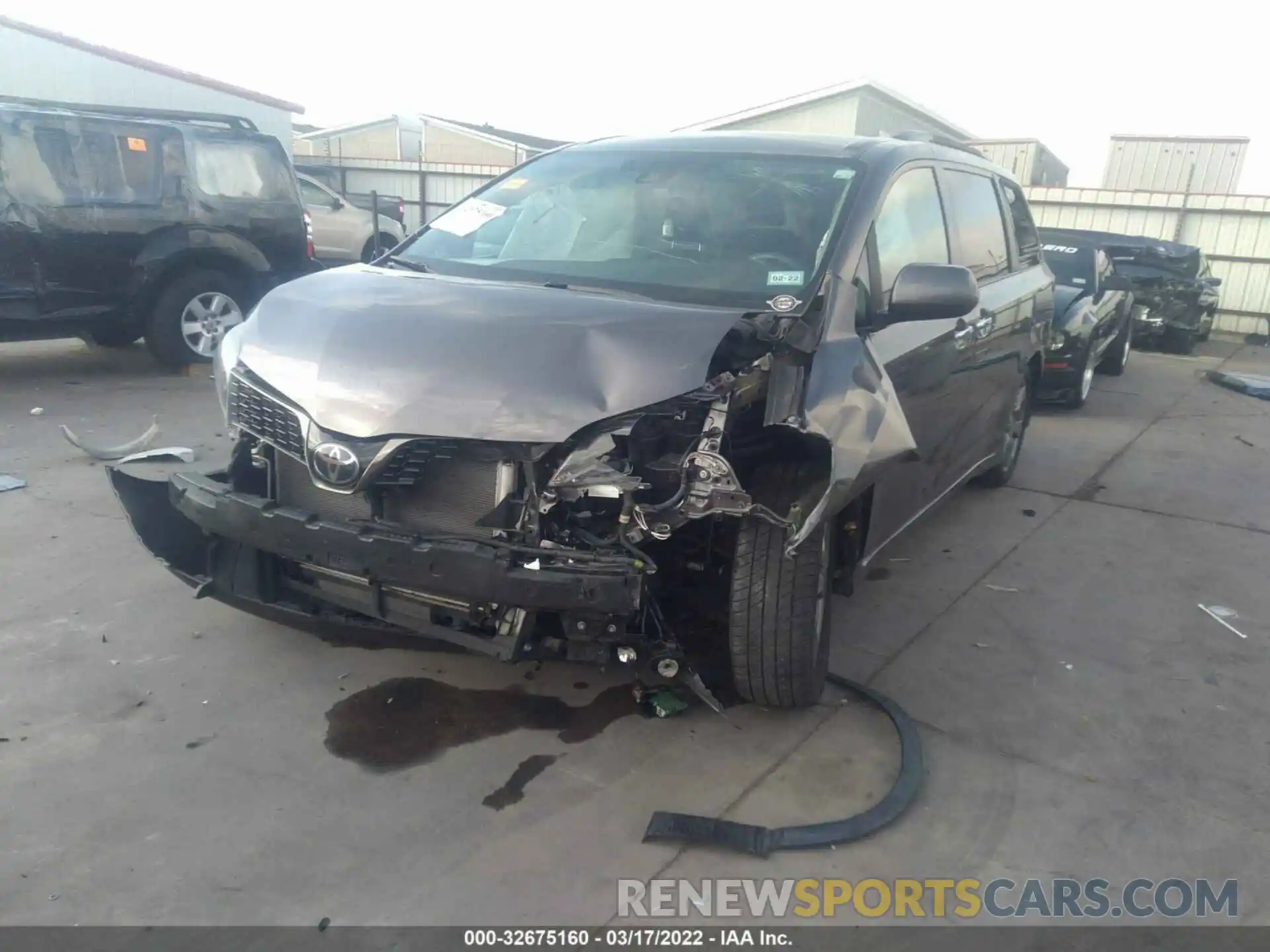 2 Photograph of a damaged car 5TDXZ3DC6KS985611 TOYOTA SIENNA 2019