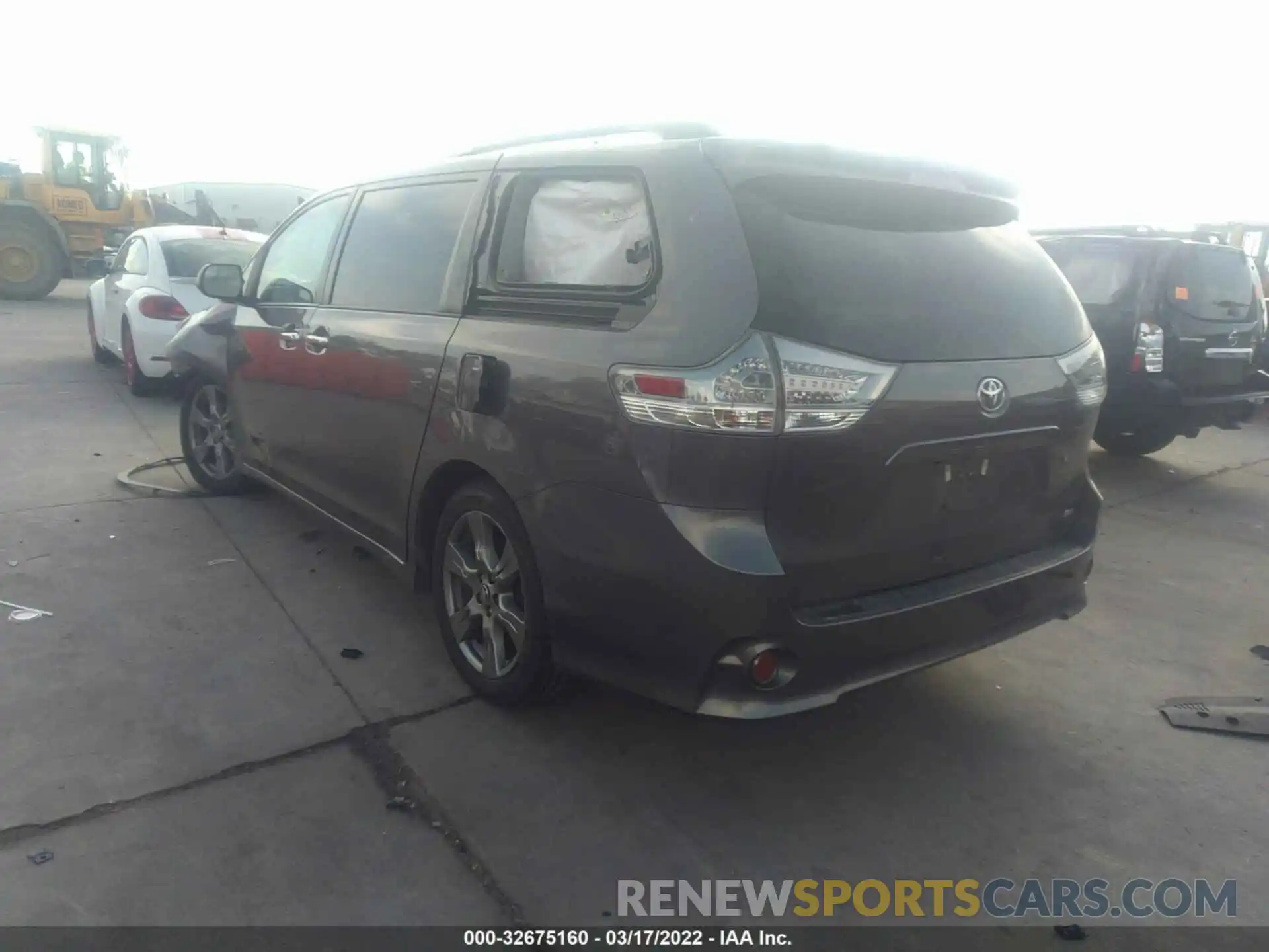 3 Фотография поврежденного автомобиля 5TDXZ3DC6KS985611 TOYOTA SIENNA 2019