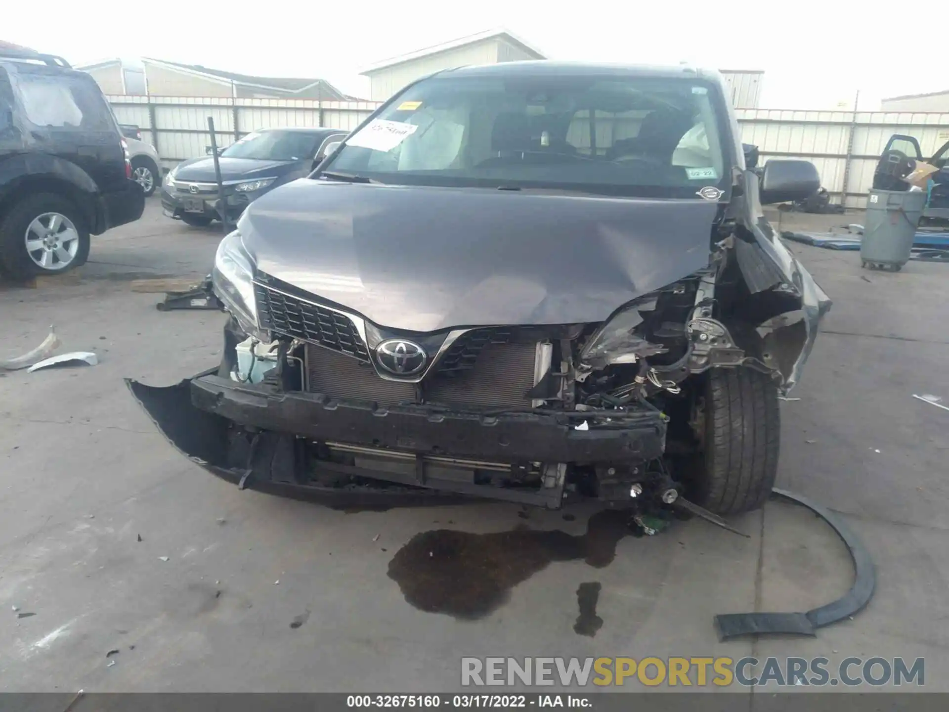 6 Photograph of a damaged car 5TDXZ3DC6KS985611 TOYOTA SIENNA 2019