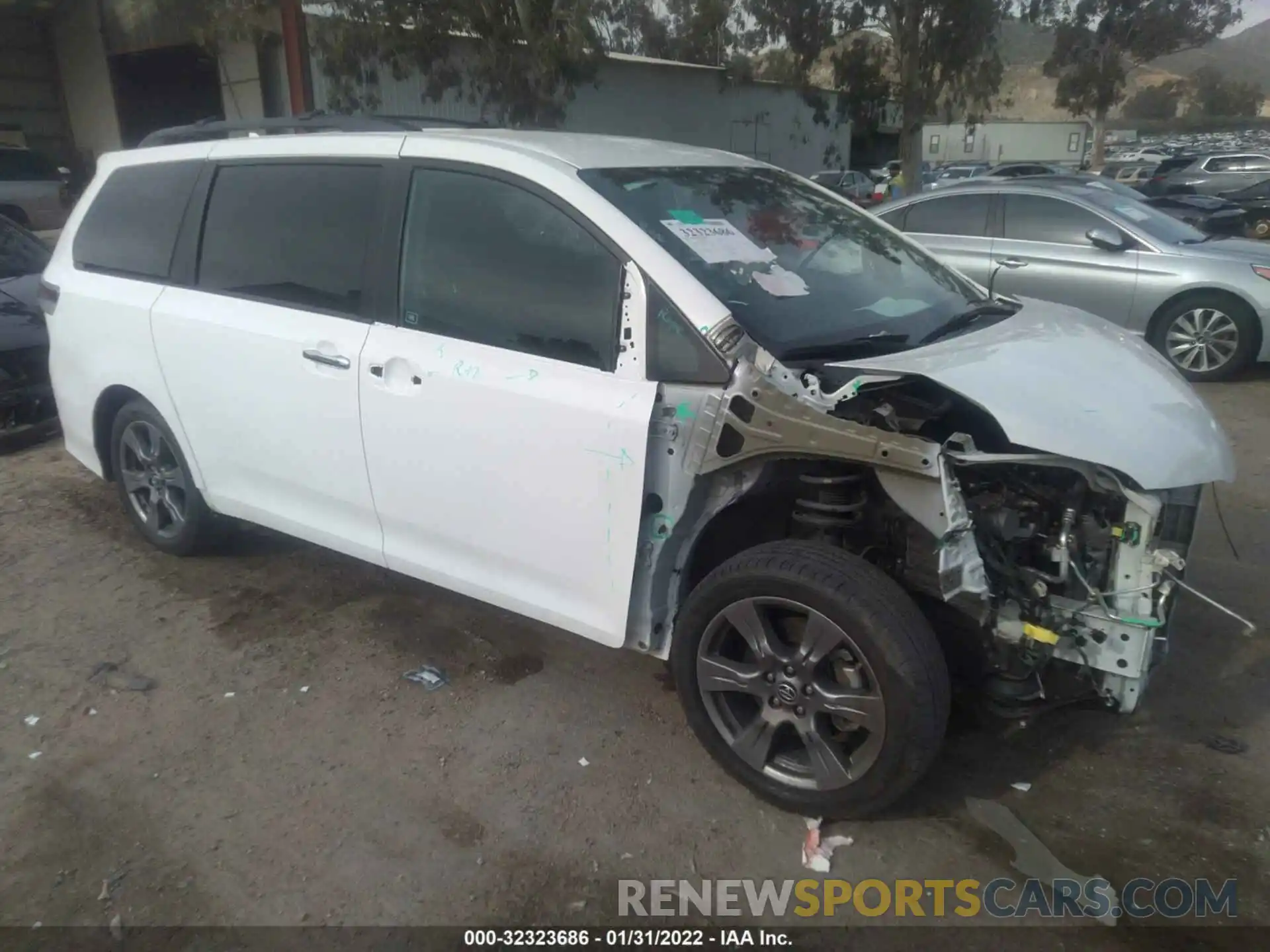 1 Photograph of a damaged car 5TDXZ3DC6KS987830 TOYOTA SIENNA 2019