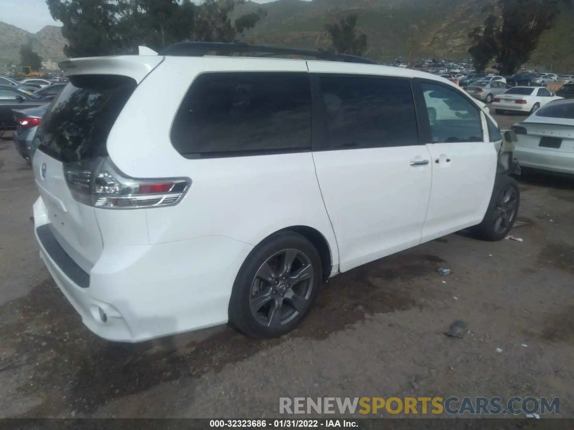 4 Фотография поврежденного автомобиля 5TDXZ3DC6KS987830 TOYOTA SIENNA 2019