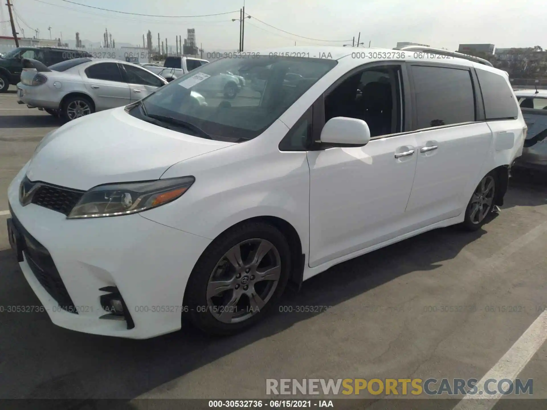 2 Фотография поврежденного автомобиля 5TDXZ3DC6KS989027 TOYOTA SIENNA 2019