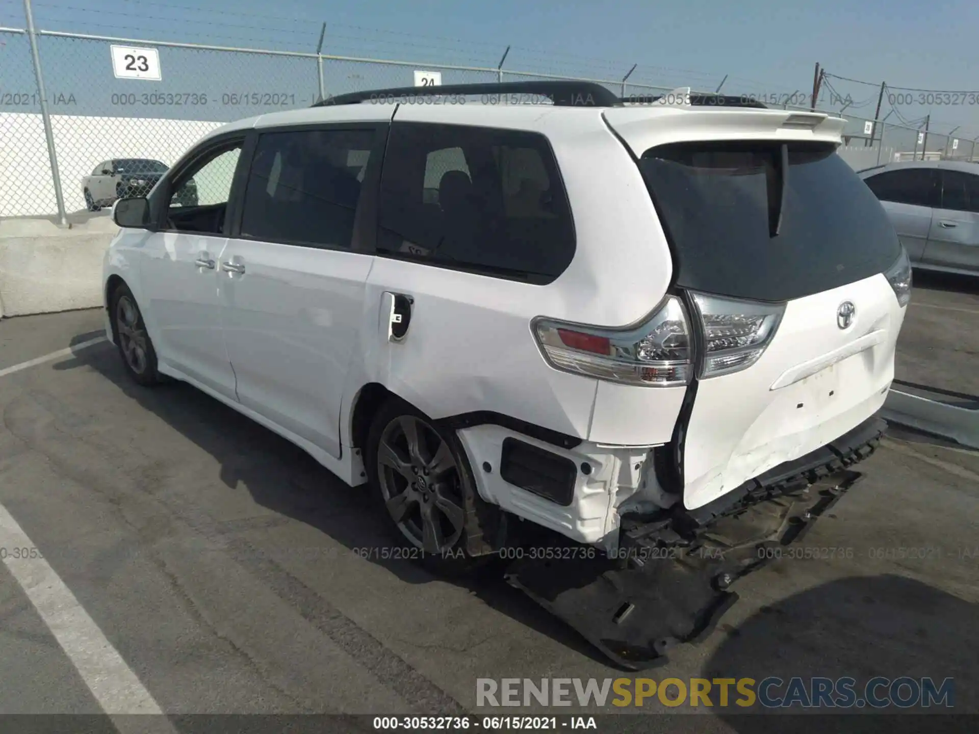 3 Фотография поврежденного автомобиля 5TDXZ3DC6KS989027 TOYOTA SIENNA 2019