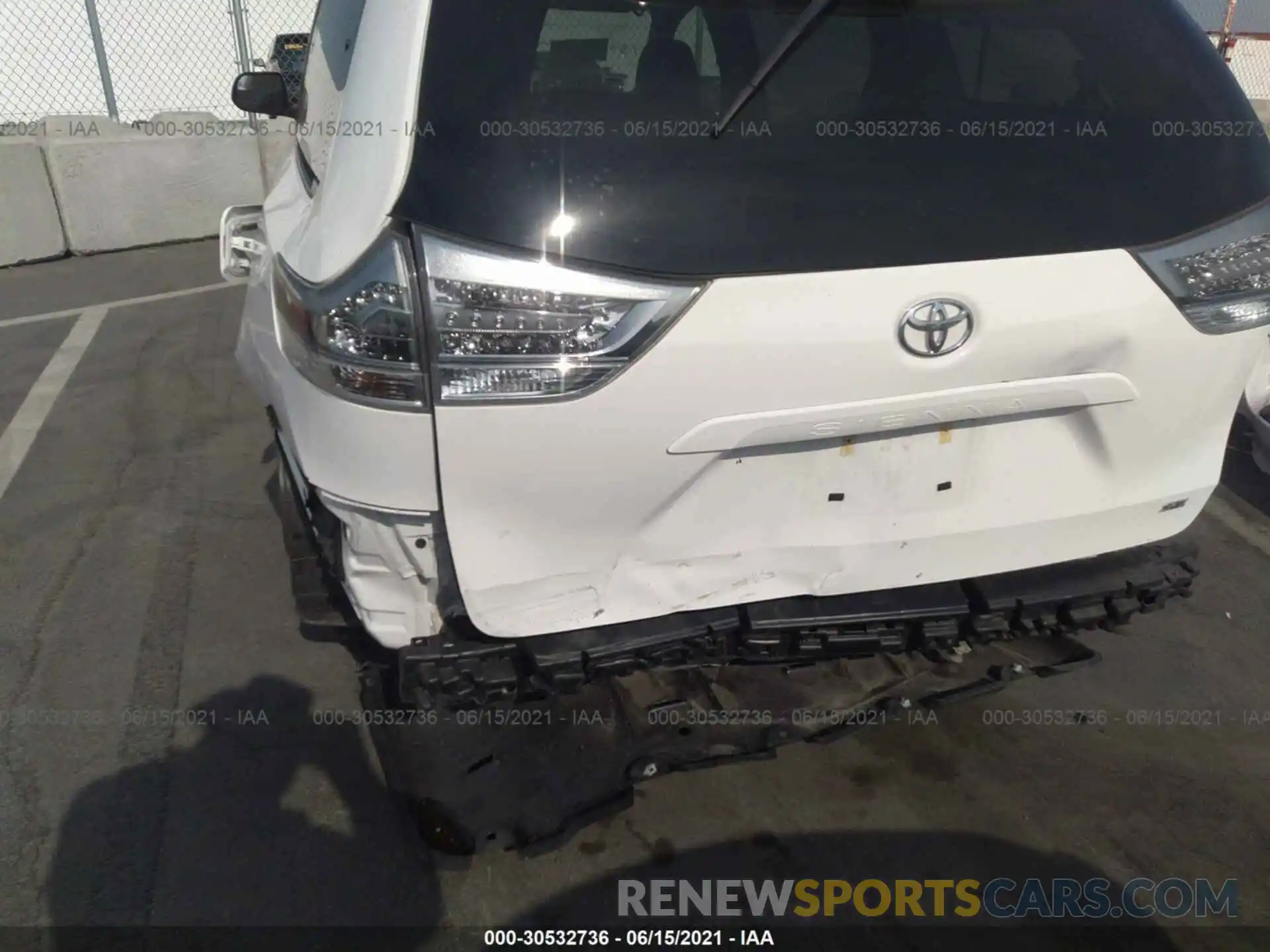 6 Фотография поврежденного автомобиля 5TDXZ3DC6KS989027 TOYOTA SIENNA 2019