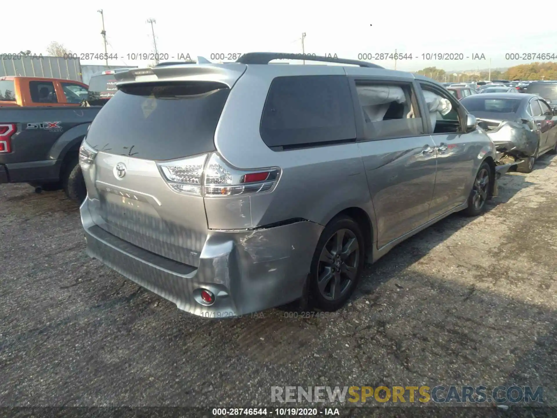 4 Фотография поврежденного автомобиля 5TDXZ3DC7KS010177 TOYOTA SIENNA 2019