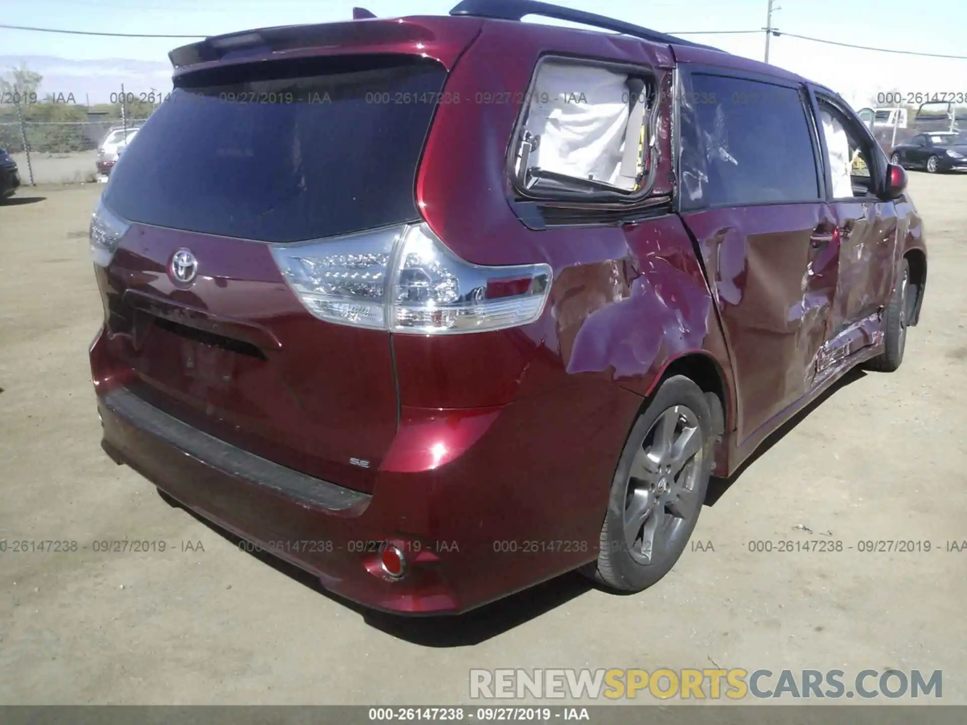 4 Фотография поврежденного автомобиля 5TDXZ3DC7KS965996 TOYOTA SIENNA 2019