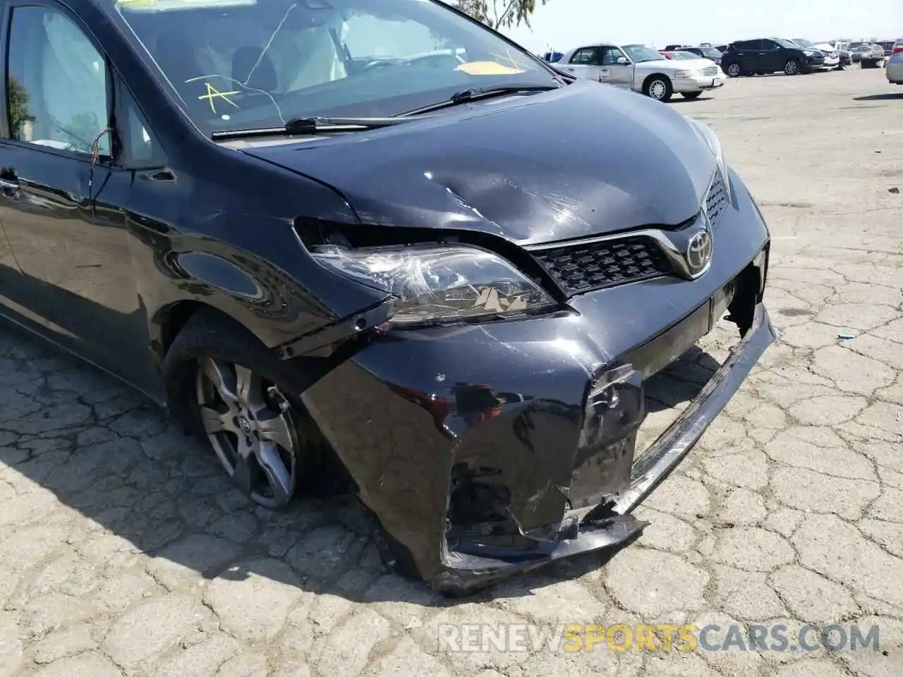 9 Photograph of a damaged car 5TDXZ3DC7KS966310 TOYOTA SIENNA 2019