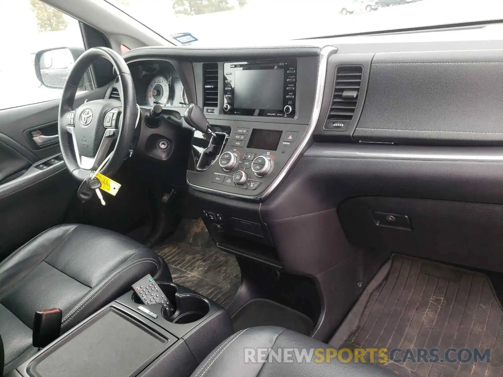 9 Photograph of a damaged car 5TDXZ3DC7KS971006 TOYOTA SIENNA 2019