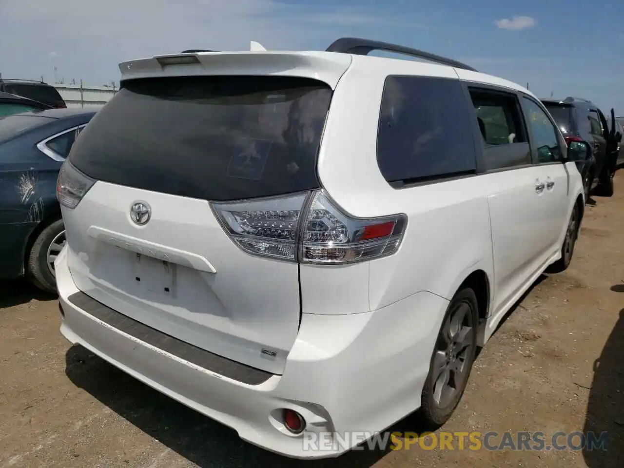 4 Фотография поврежденного автомобиля 5TDXZ3DC7KS978277 TOYOTA SIENNA 2019