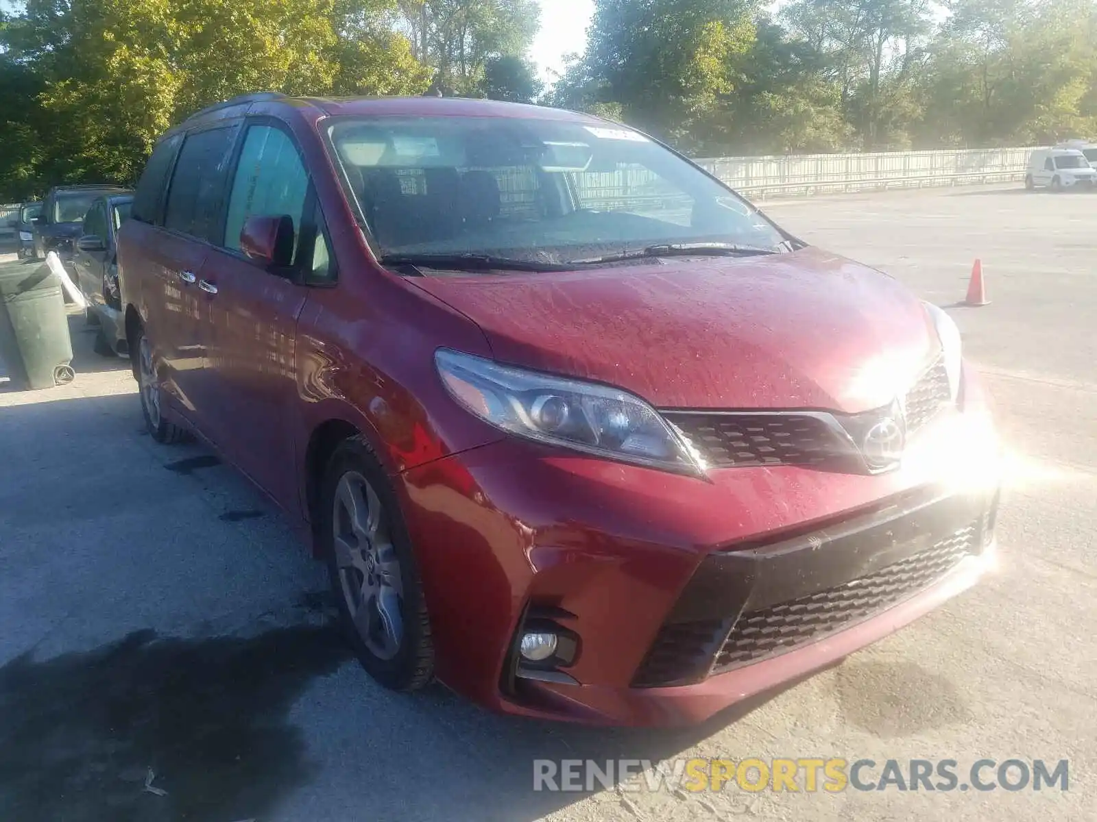 1 Photograph of a damaged car 5TDXZ3DC7KS985746 TOYOTA SIENNA 2019