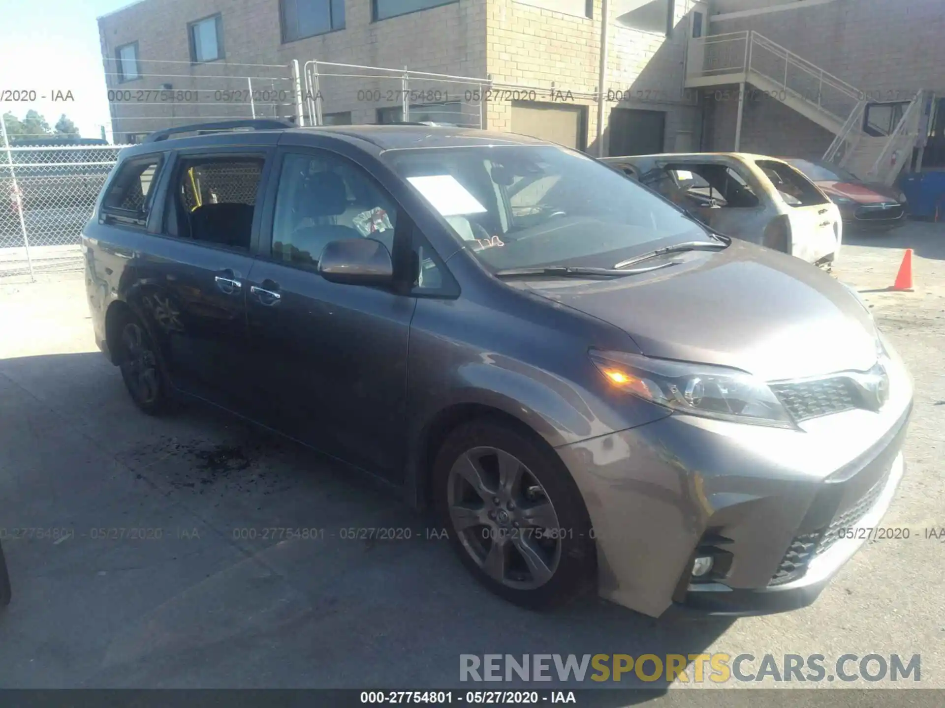 1 Photograph of a damaged car 5TDXZ3DC7KS986041 TOYOTA SIENNA 2019