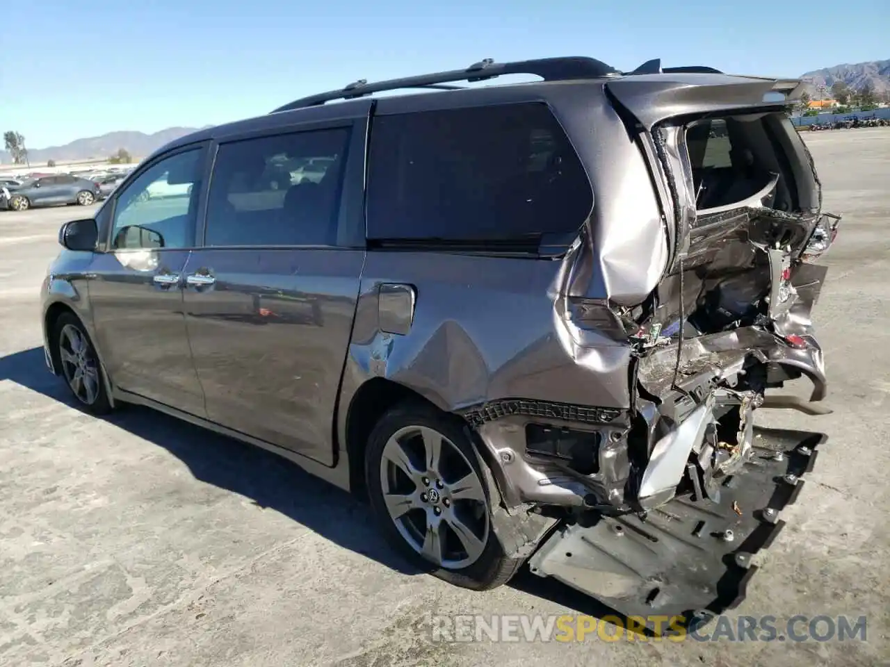 3 Photograph of a damaged car 5TDXZ3DC7KS993815 TOYOTA SIENNA 2019