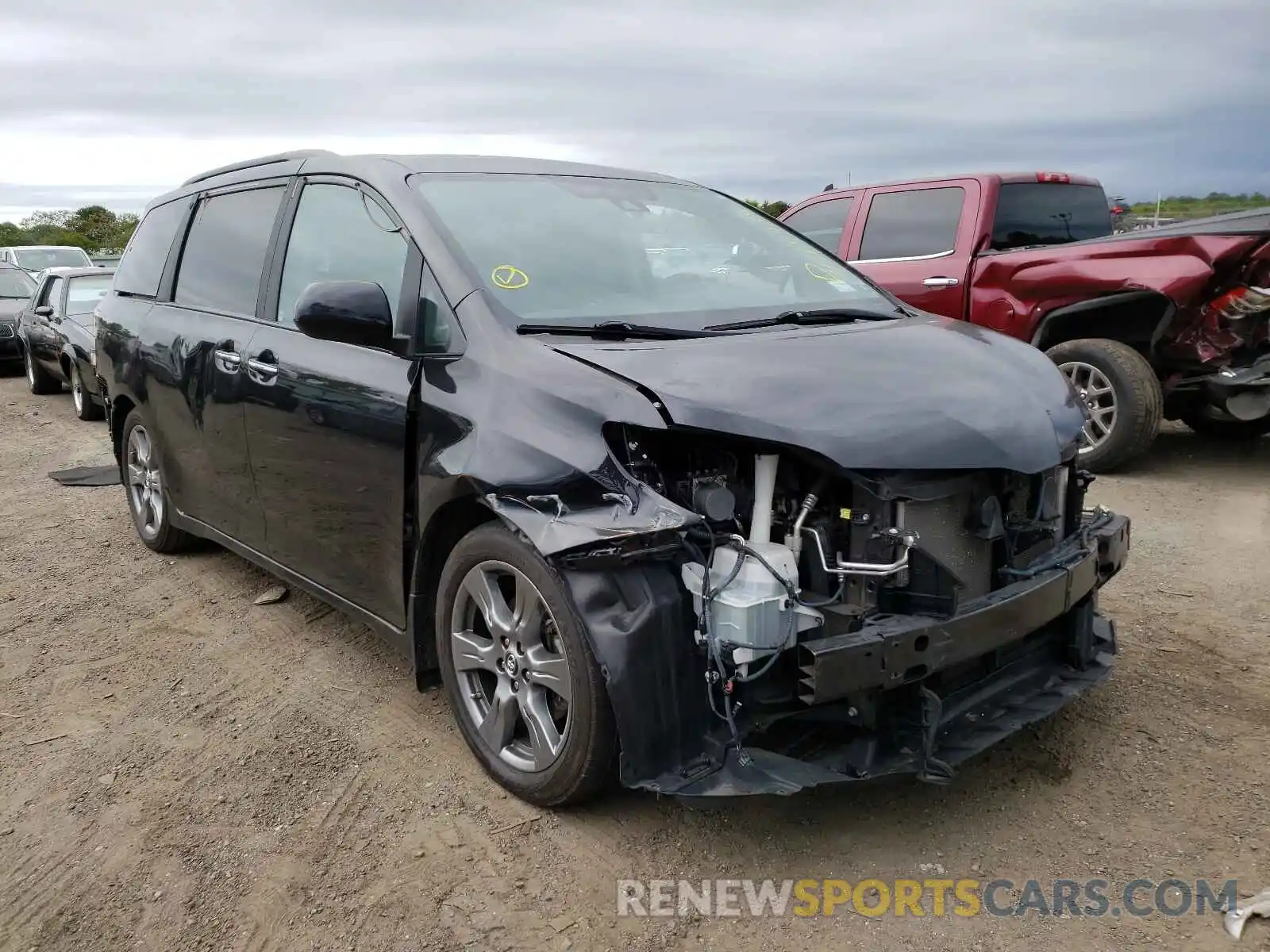 1 Photograph of a damaged car 5TDXZ3DC8KS004873 TOYOTA SIENNA 2019