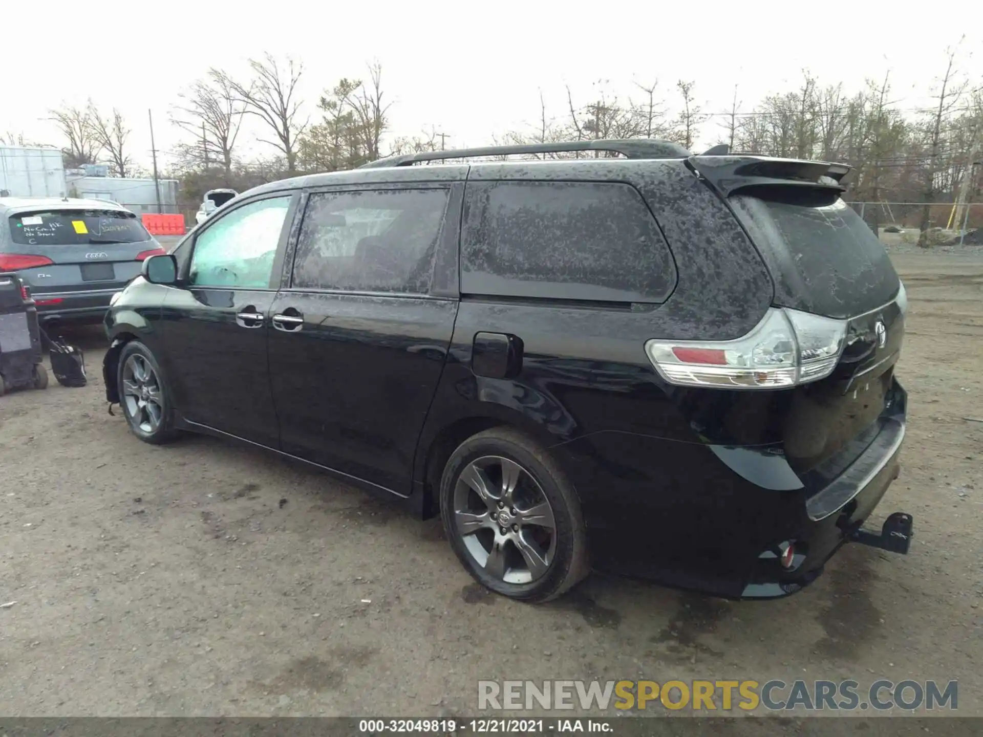 3 Фотография поврежденного автомобиля 5TDXZ3DC8KS016585 TOYOTA SIENNA 2019