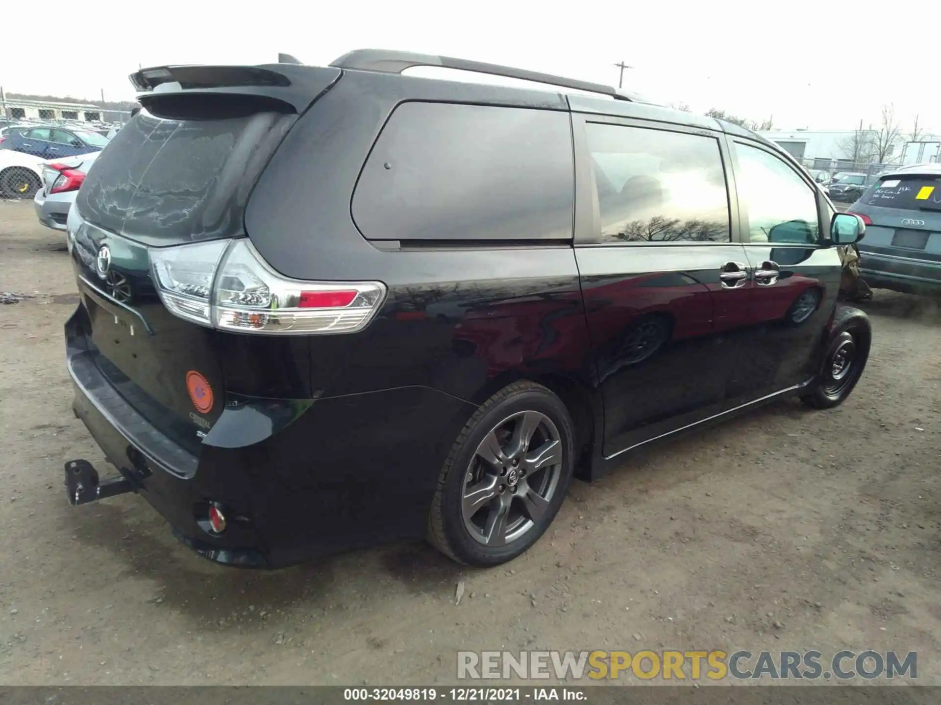 4 Фотография поврежденного автомобиля 5TDXZ3DC8KS016585 TOYOTA SIENNA 2019