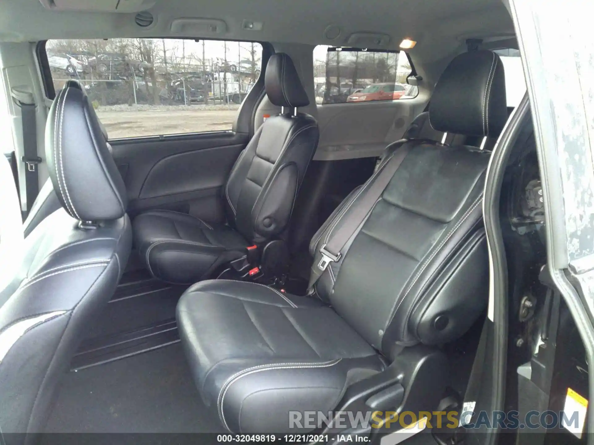 8 Фотография поврежденного автомобиля 5TDXZ3DC8KS016585 TOYOTA SIENNA 2019