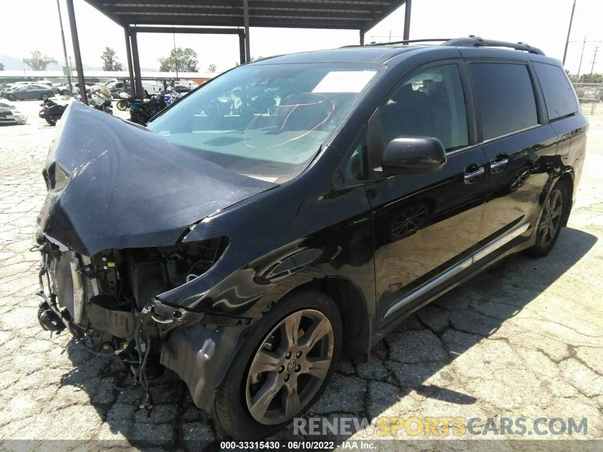 2 Photograph of a damaged car 5TDXZ3DC8KS976487 TOYOTA SIENNA 2019