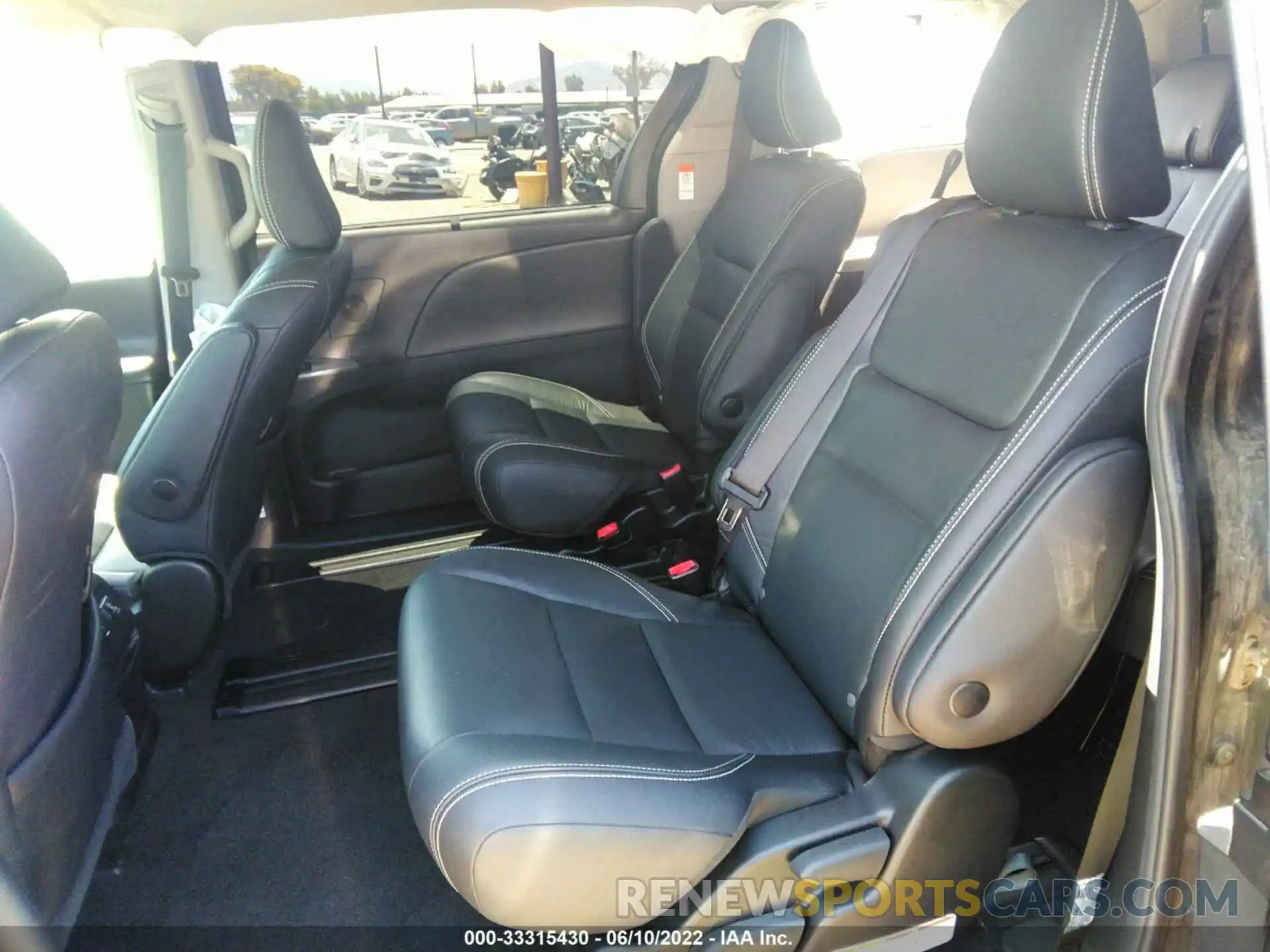 8 Фотография поврежденного автомобиля 5TDXZ3DC8KS976487 TOYOTA SIENNA 2019