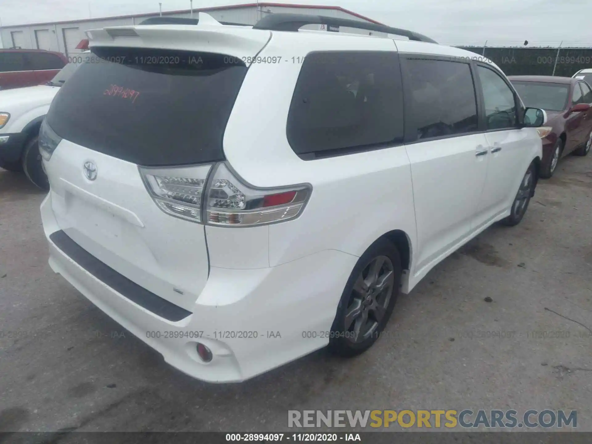 4 Фотография поврежденного автомобиля 5TDXZ3DC8KS977767 TOYOTA SIENNA 2019