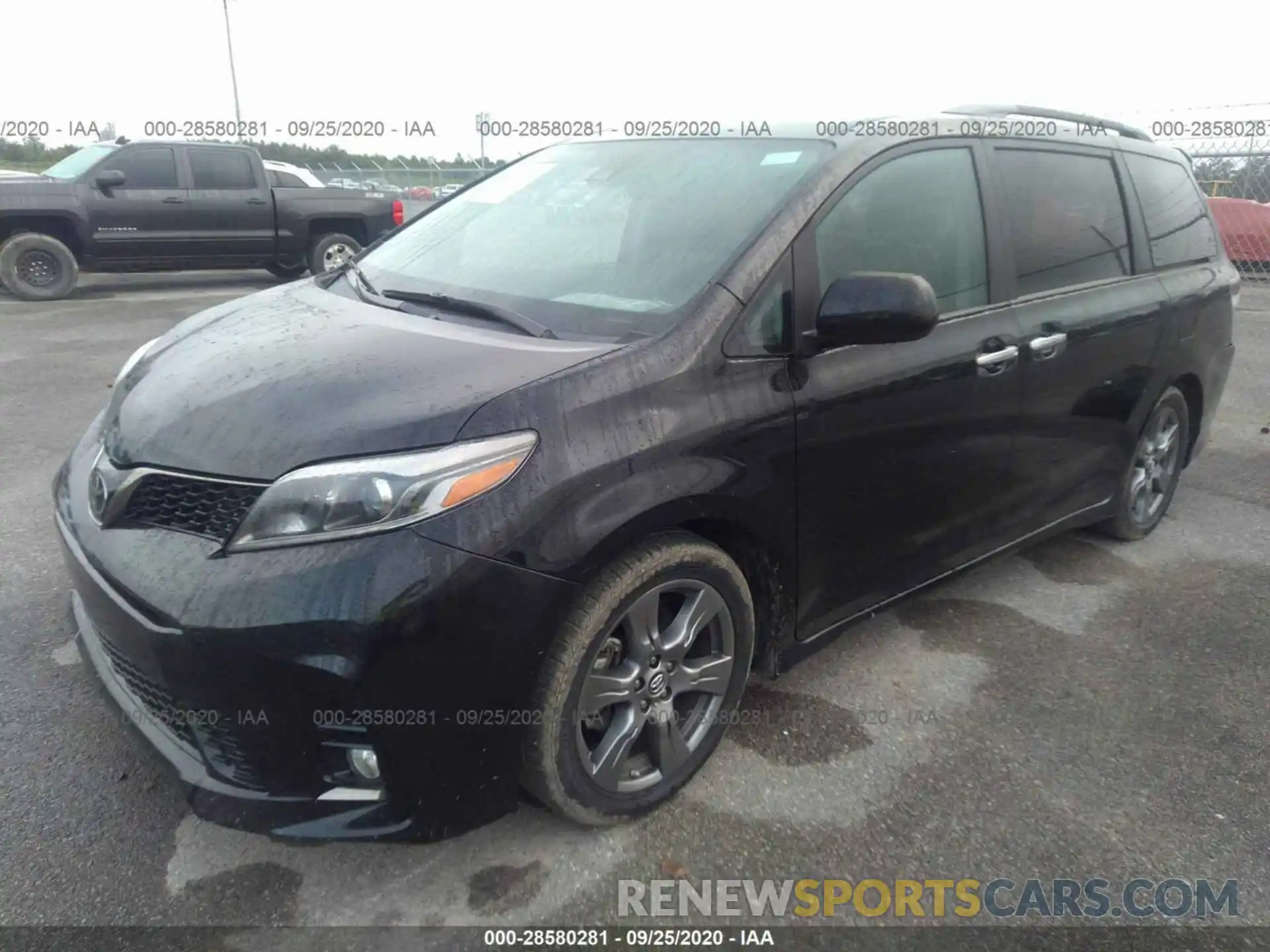 2 Photograph of a damaged car 5TDXZ3DC8KS984007 TOYOTA SIENNA 2019