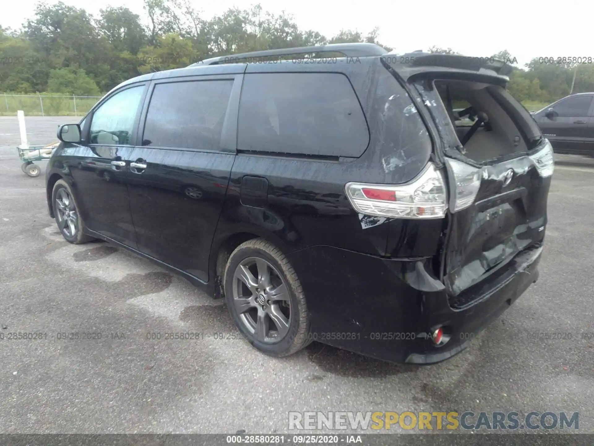 3 Photograph of a damaged car 5TDXZ3DC8KS984007 TOYOTA SIENNA 2019