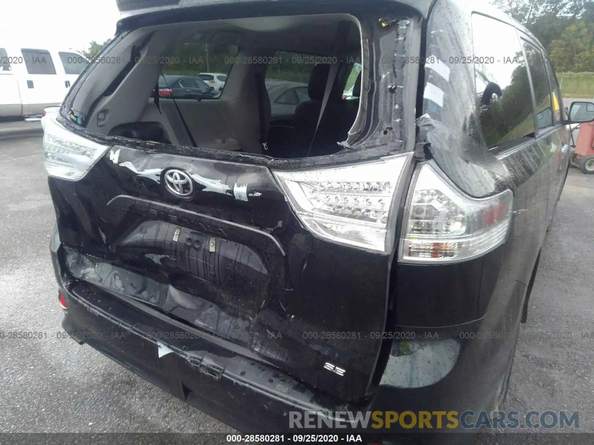 6 Photograph of a damaged car 5TDXZ3DC8KS984007 TOYOTA SIENNA 2019