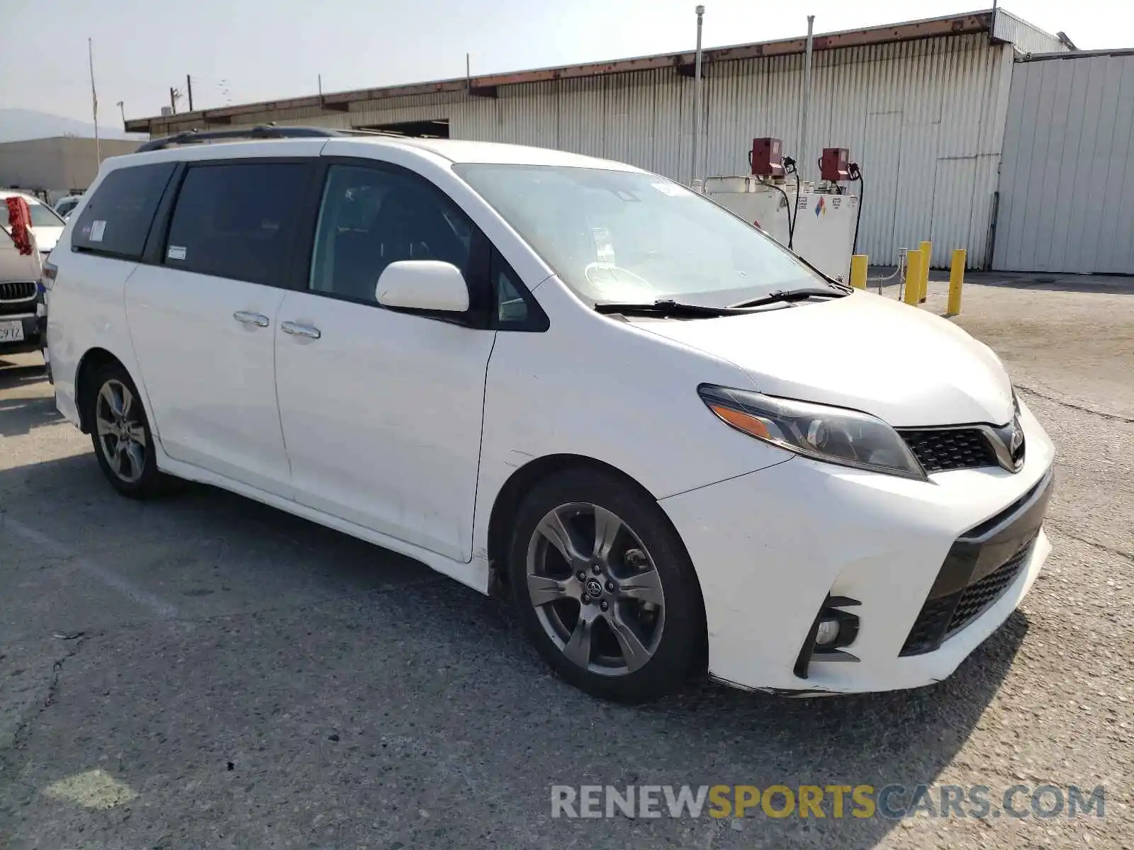 1 Photograph of a damaged car 5TDXZ3DC9KS002467 TOYOTA SIENNA 2019