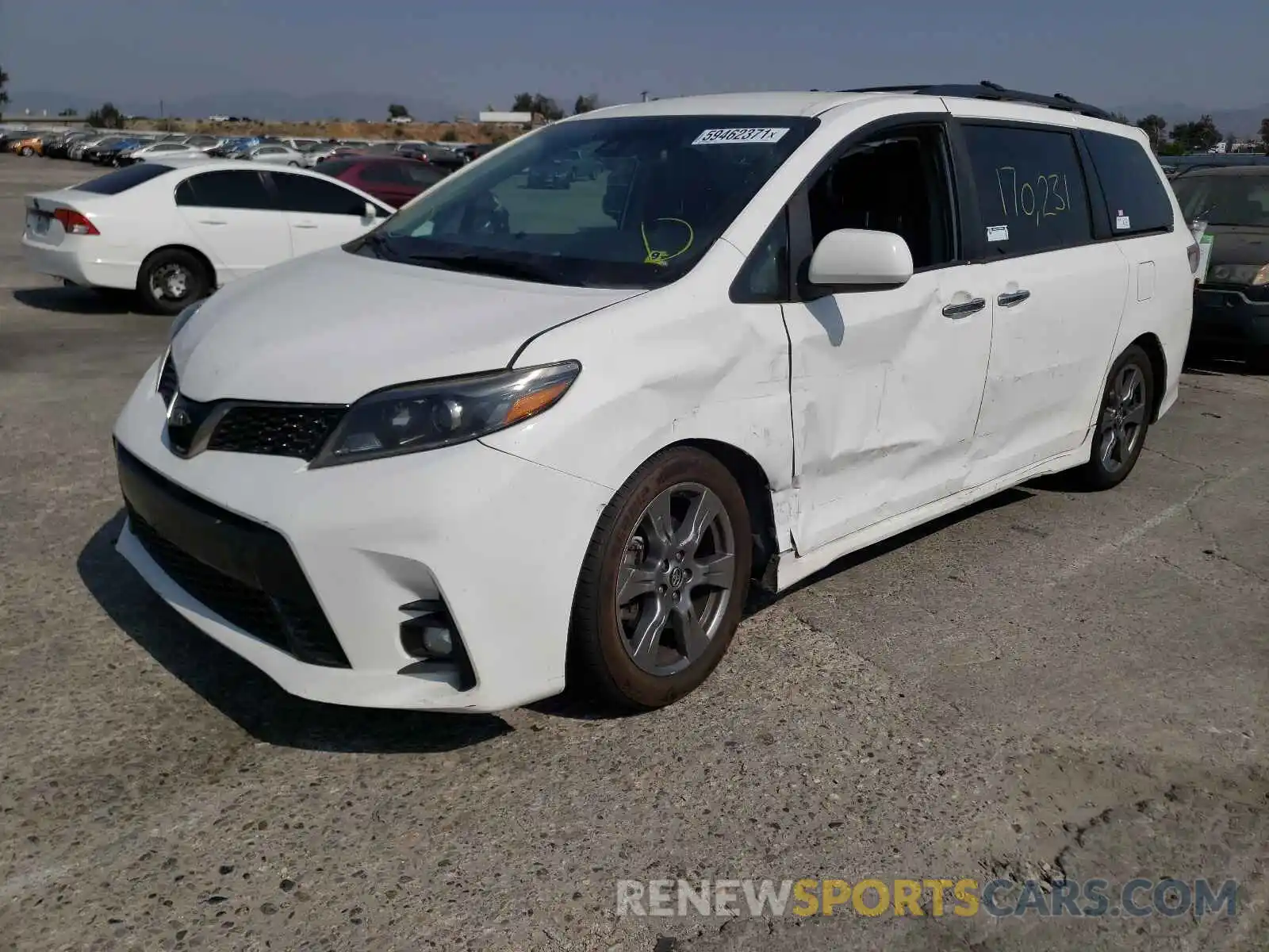 2 Photograph of a damaged car 5TDXZ3DC9KS002467 TOYOTA SIENNA 2019