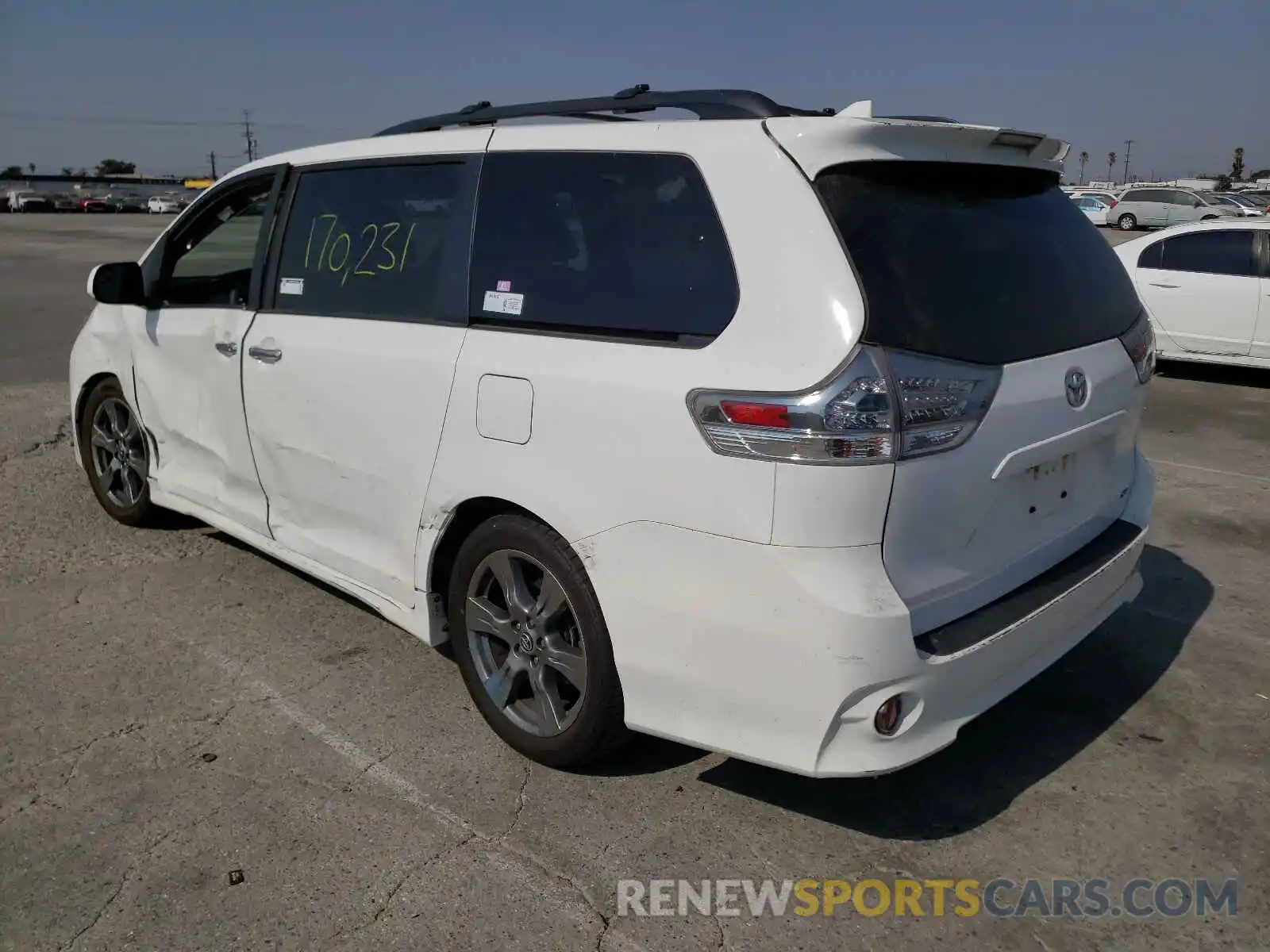 3 Photograph of a damaged car 5TDXZ3DC9KS002467 TOYOTA SIENNA 2019