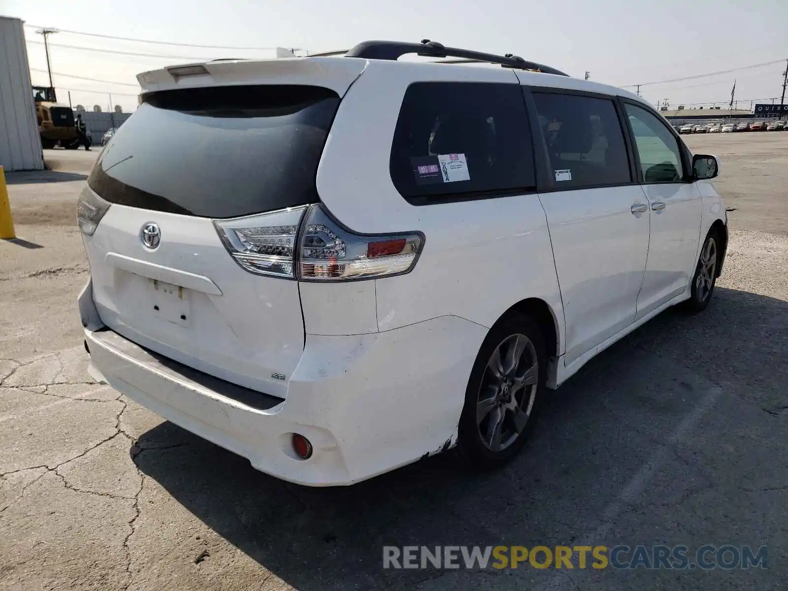 4 Photograph of a damaged car 5TDXZ3DC9KS002467 TOYOTA SIENNA 2019