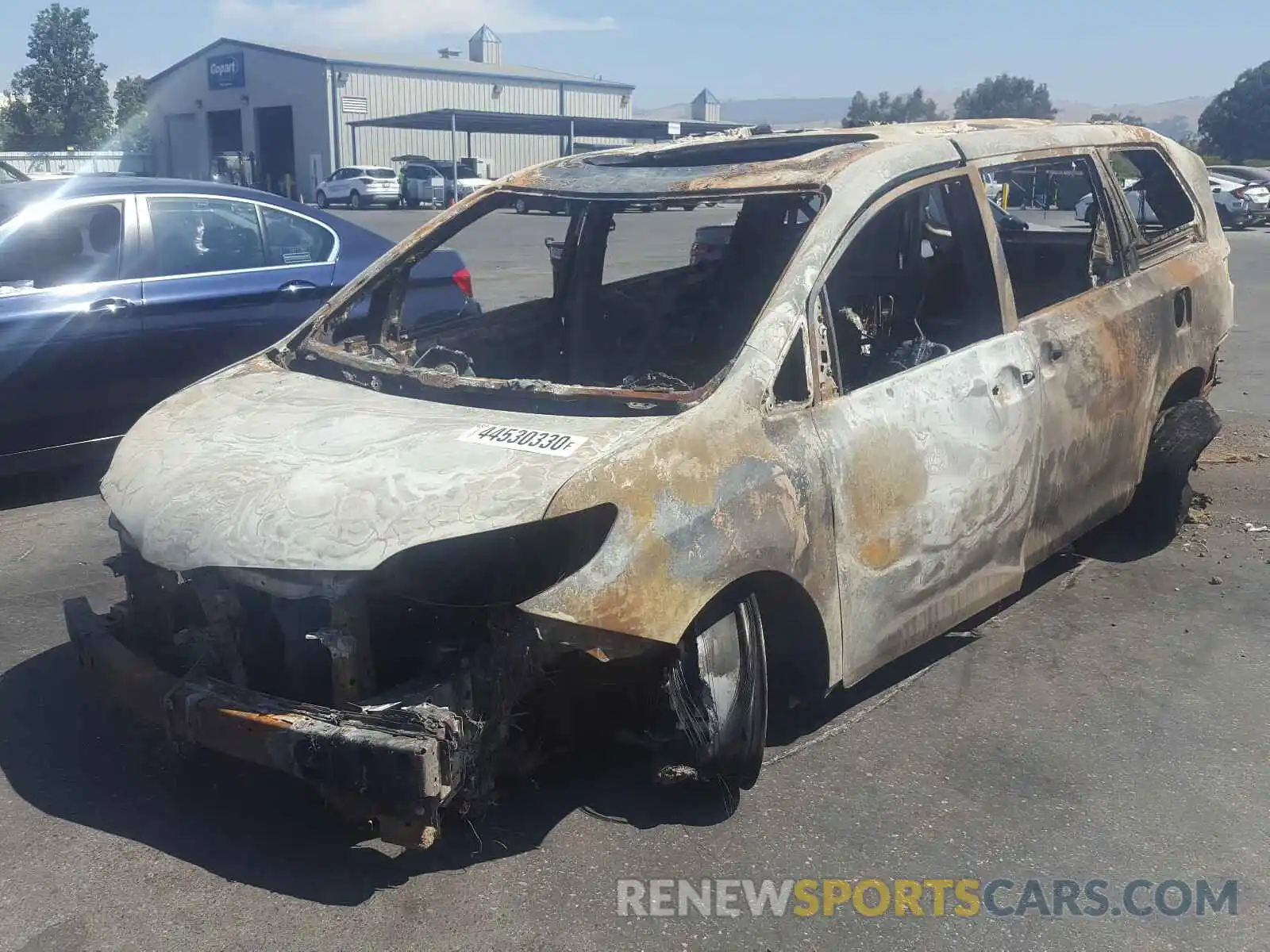 2 Photograph of a damaged car 5TDXZ3DC9KS004168 TOYOTA SIENNA 2019