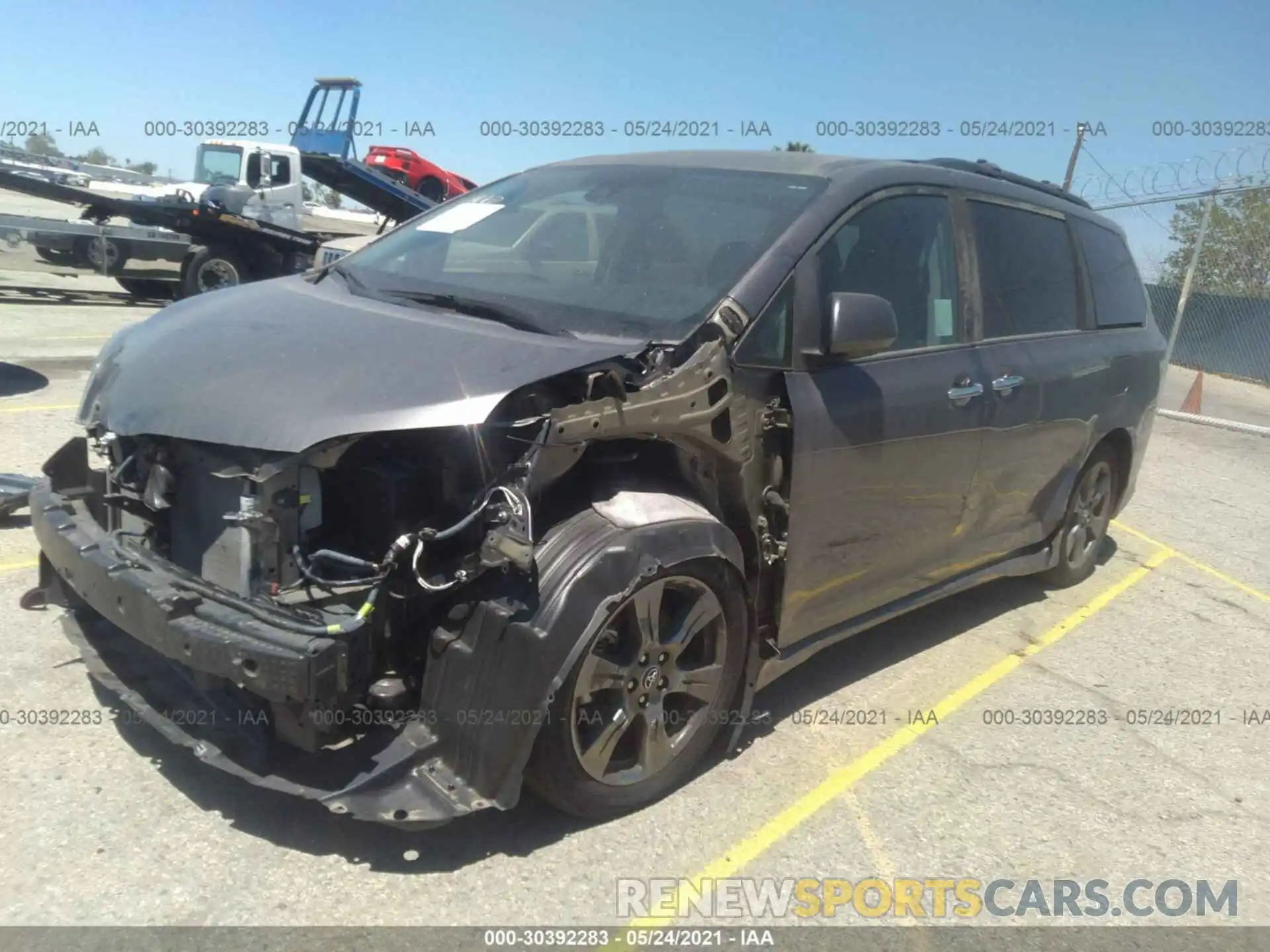 2 Photograph of a damaged car 5TDXZ3DC9KS018006 TOYOTA SIENNA 2019