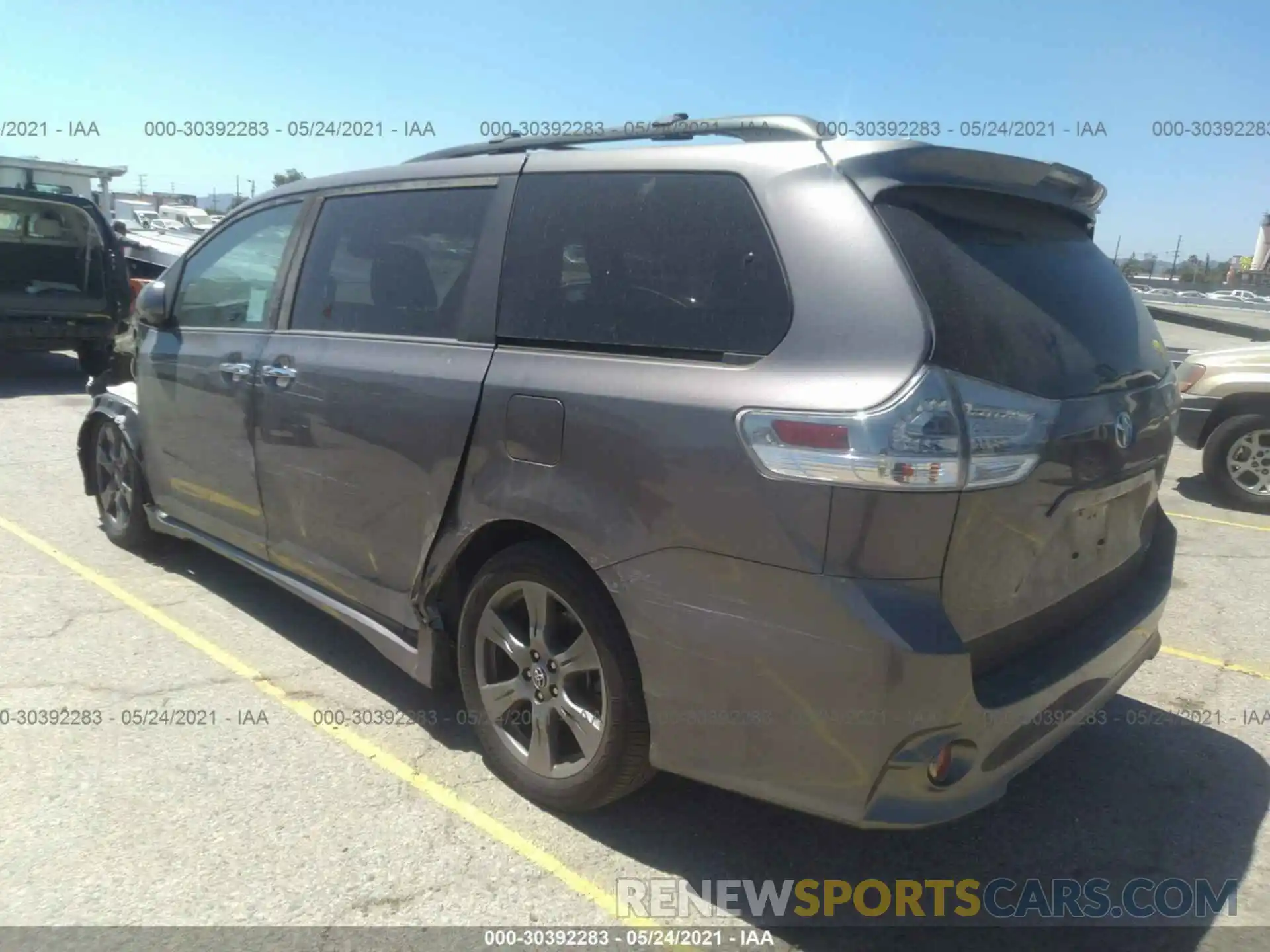 3 Фотография поврежденного автомобиля 5TDXZ3DC9KS018006 TOYOTA SIENNA 2019