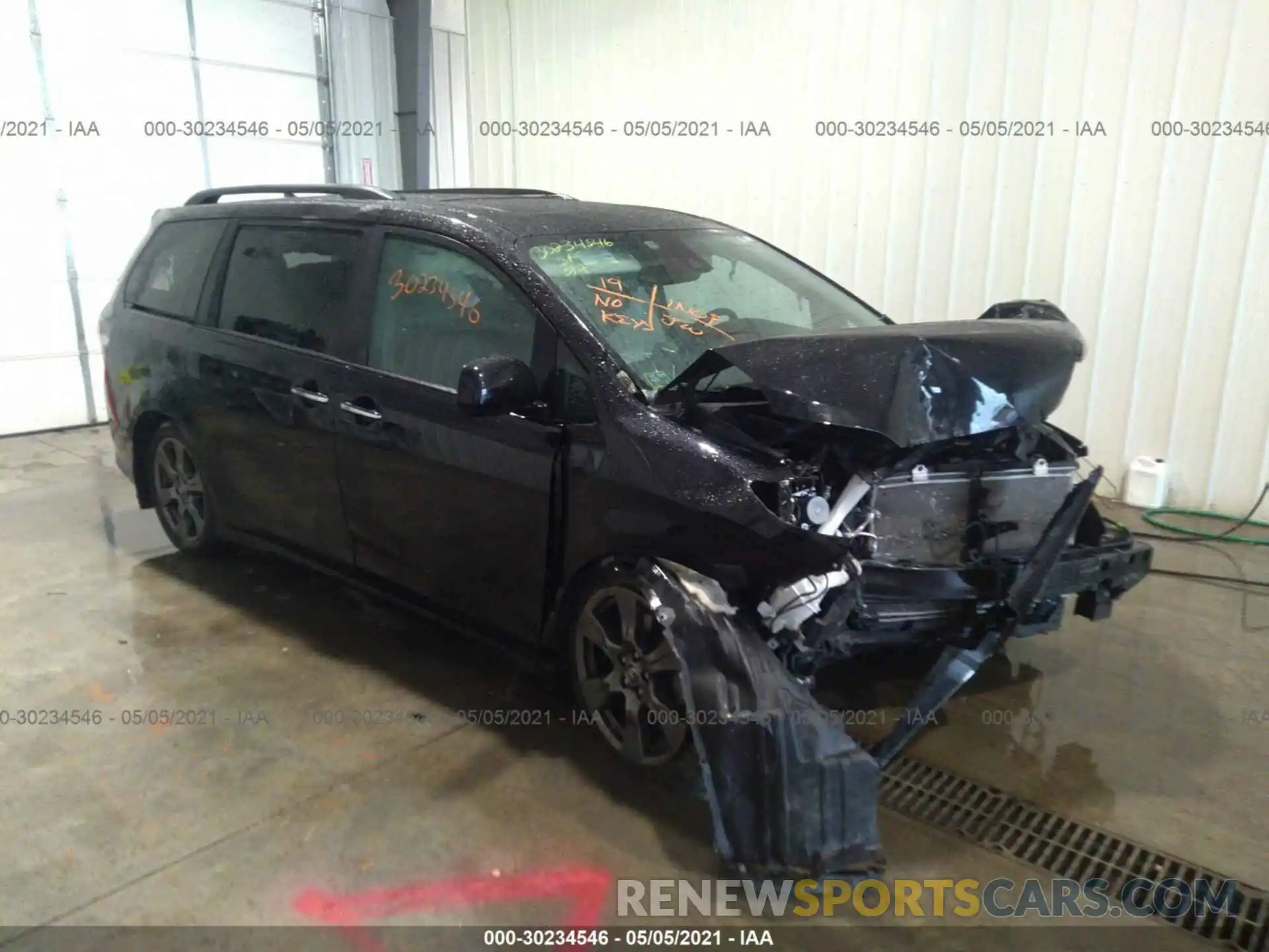 1 Photograph of a damaged car 5TDXZ3DC9KS019513 TOYOTA SIENNA 2019