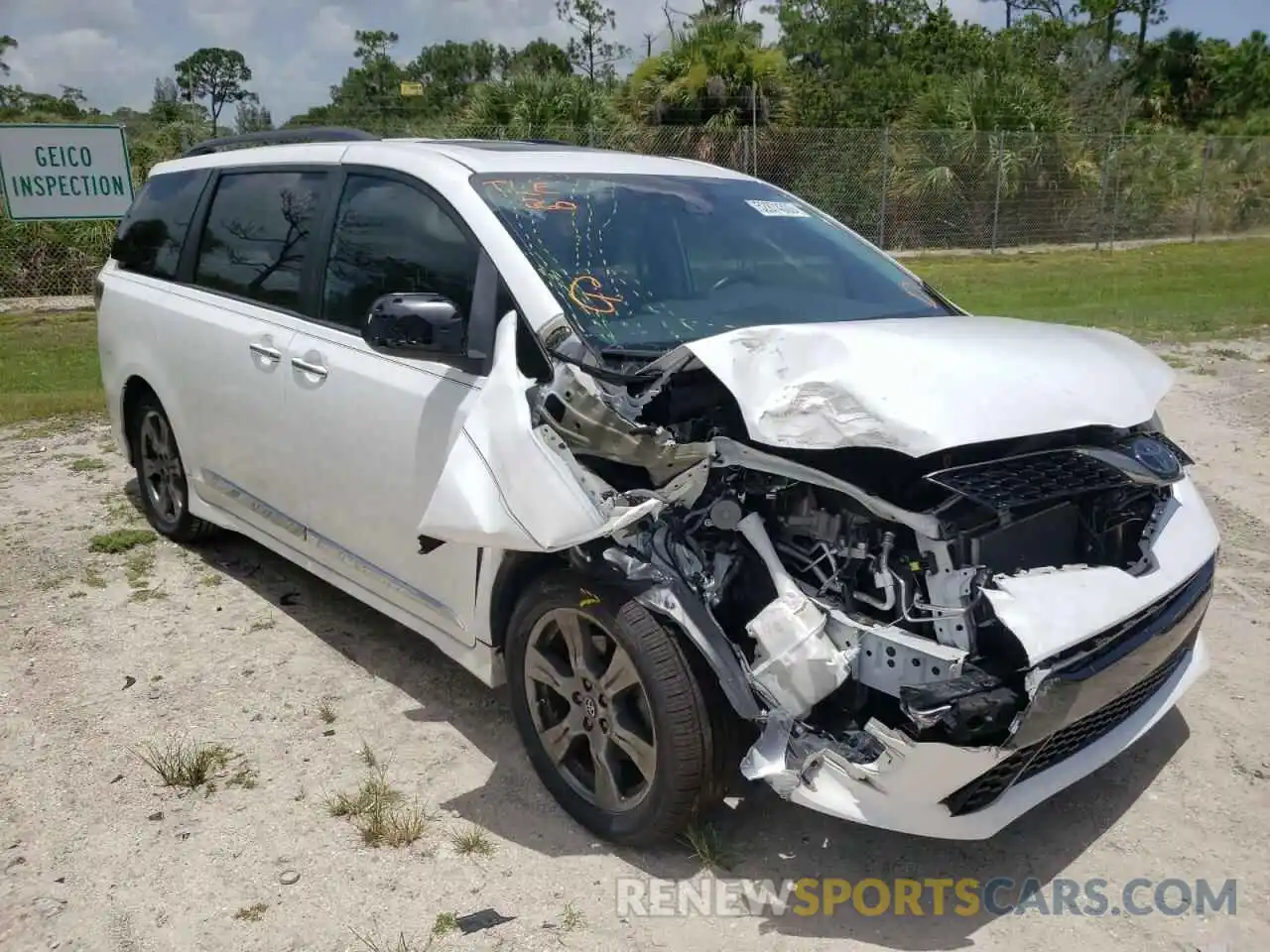 1 Photograph of a damaged car 5TDXZ3DC9KS973131 TOYOTA SIENNA 2019