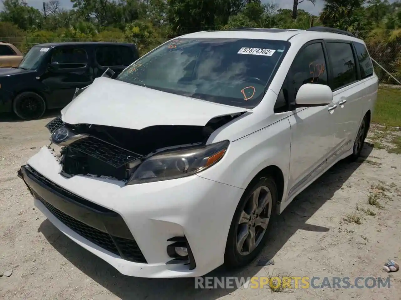 2 Photograph of a damaged car 5TDXZ3DC9KS973131 TOYOTA SIENNA 2019