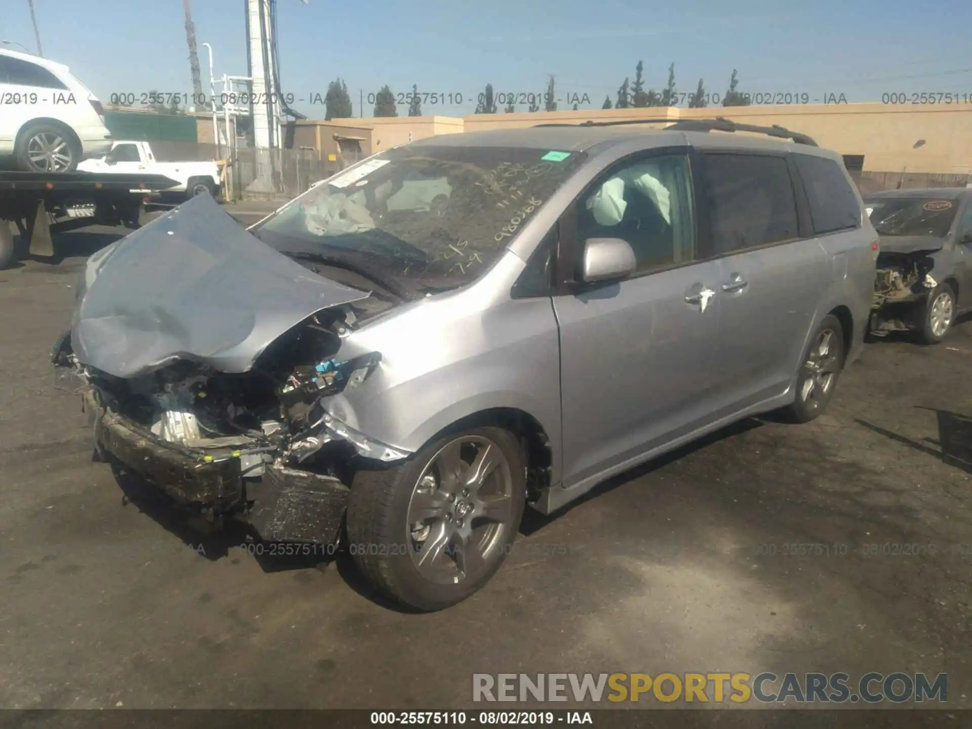 2 Photograph of a damaged car 5TDXZ3DC9KS980368 TOYOTA SIENNA 2019